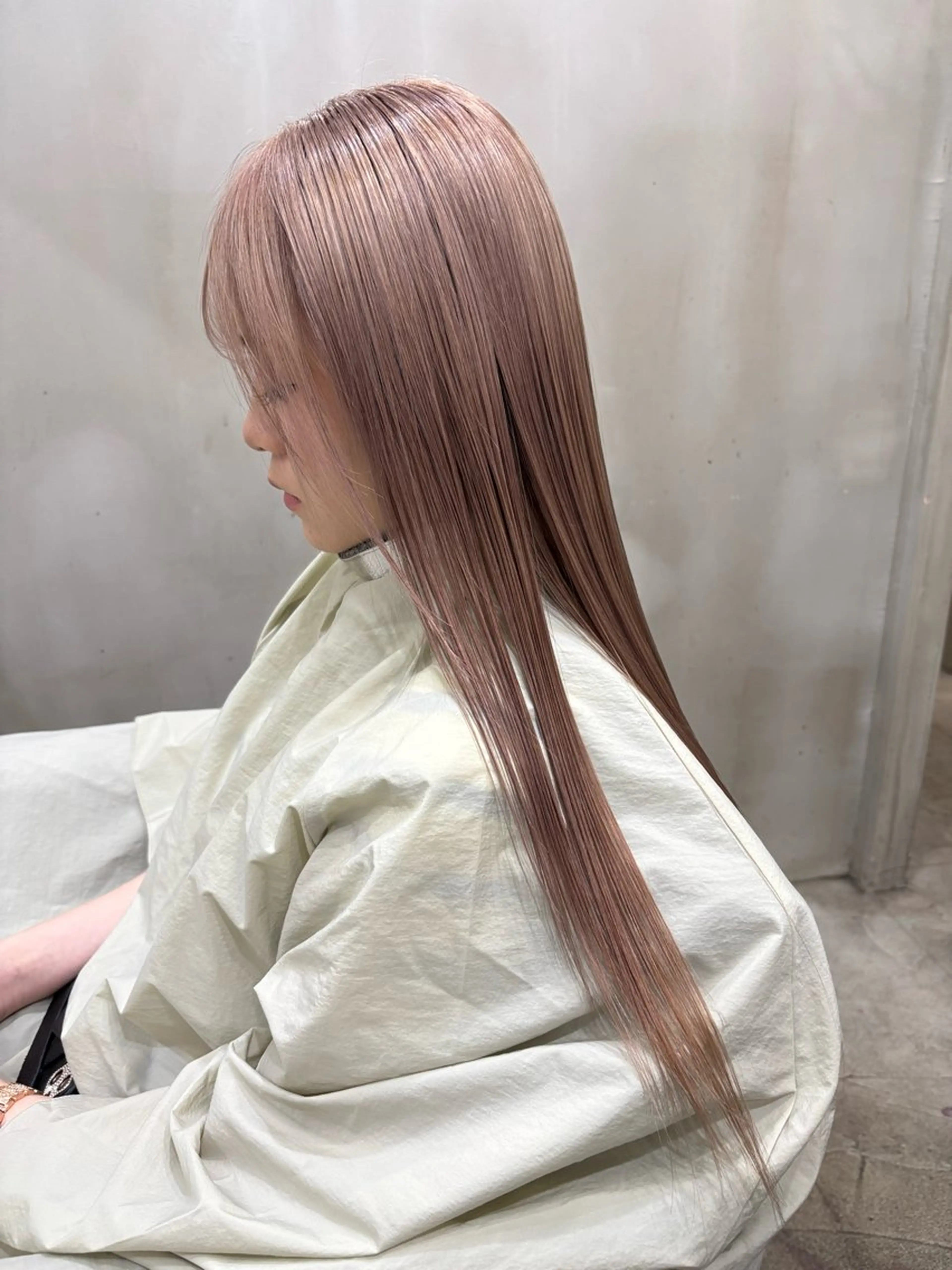 ロング カラー ベージュカラー ミルクティーベージュ ヘアカラー 中園康 /カラー/ブリーチのヘアスタイル