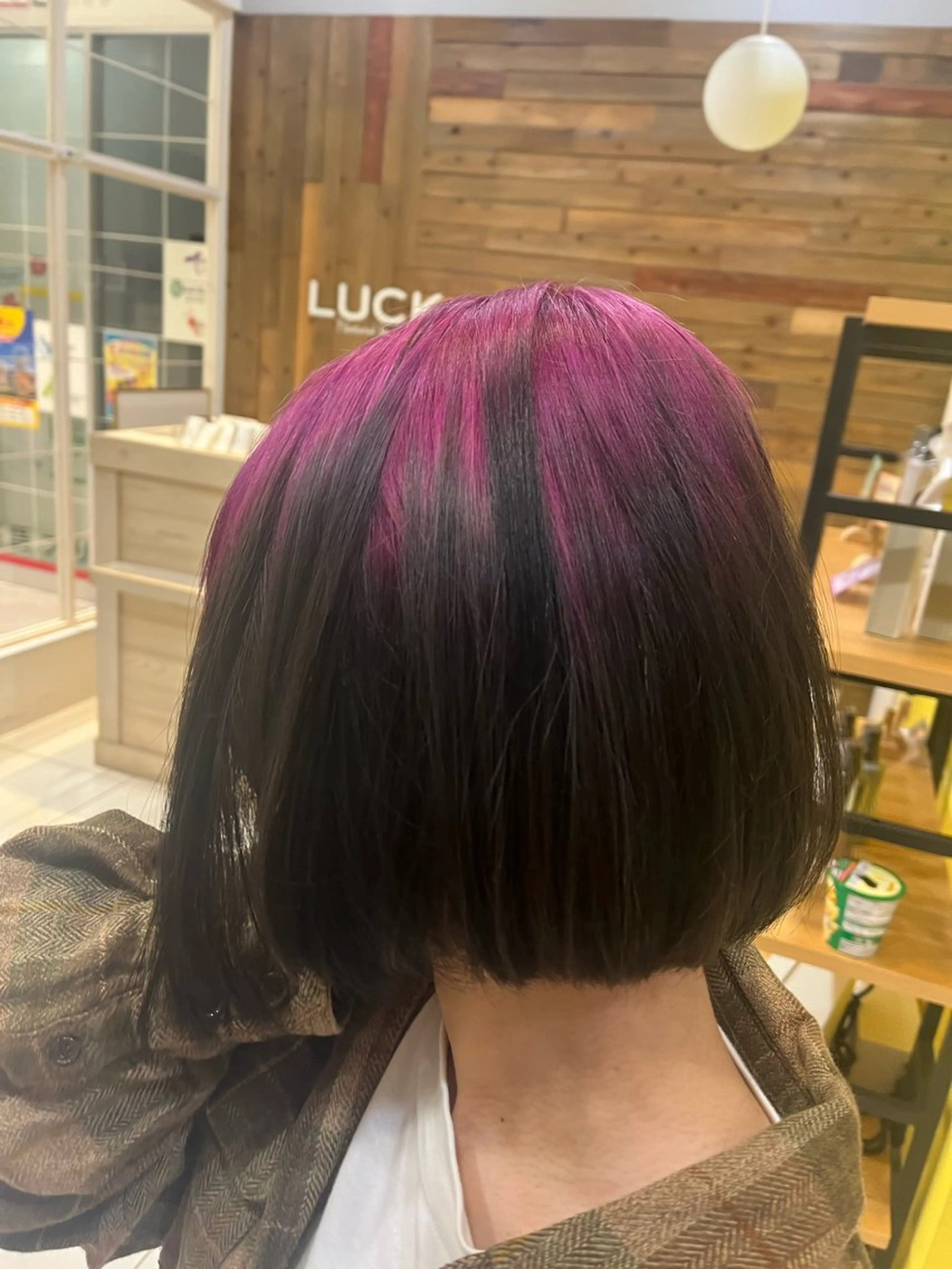 ミディアム ヘアカラー らいむ/レイヤー/ /イヤリングカラーのヘアスタイル