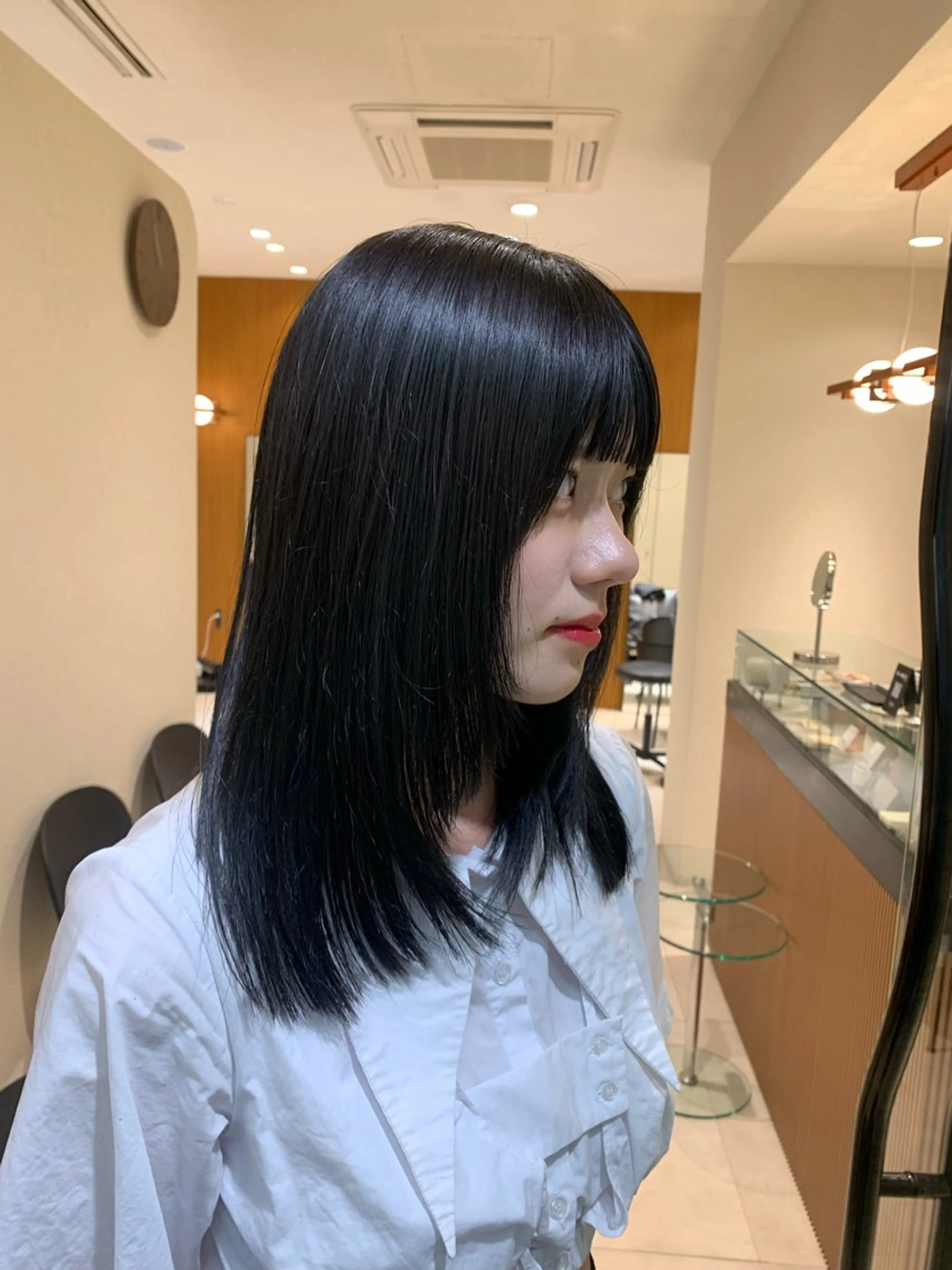 セミロング カラー ヘアカラー yiye青山店所属・yiye shioriのヘアスタイル