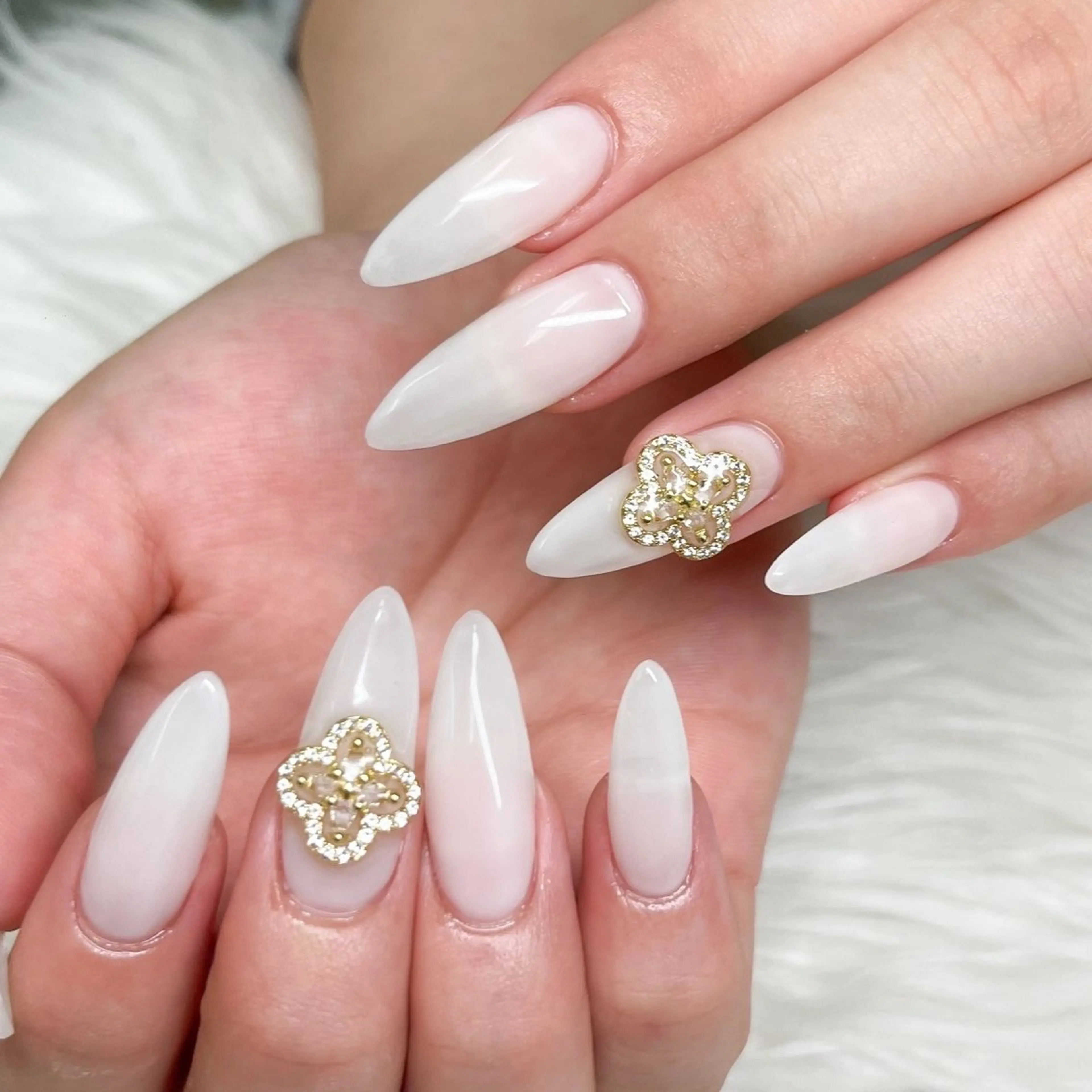 ネイル ワンカラーネイル ホワイト 冬ネイル クリスマス ハンドネイル Nail lieNのネイルデザイン