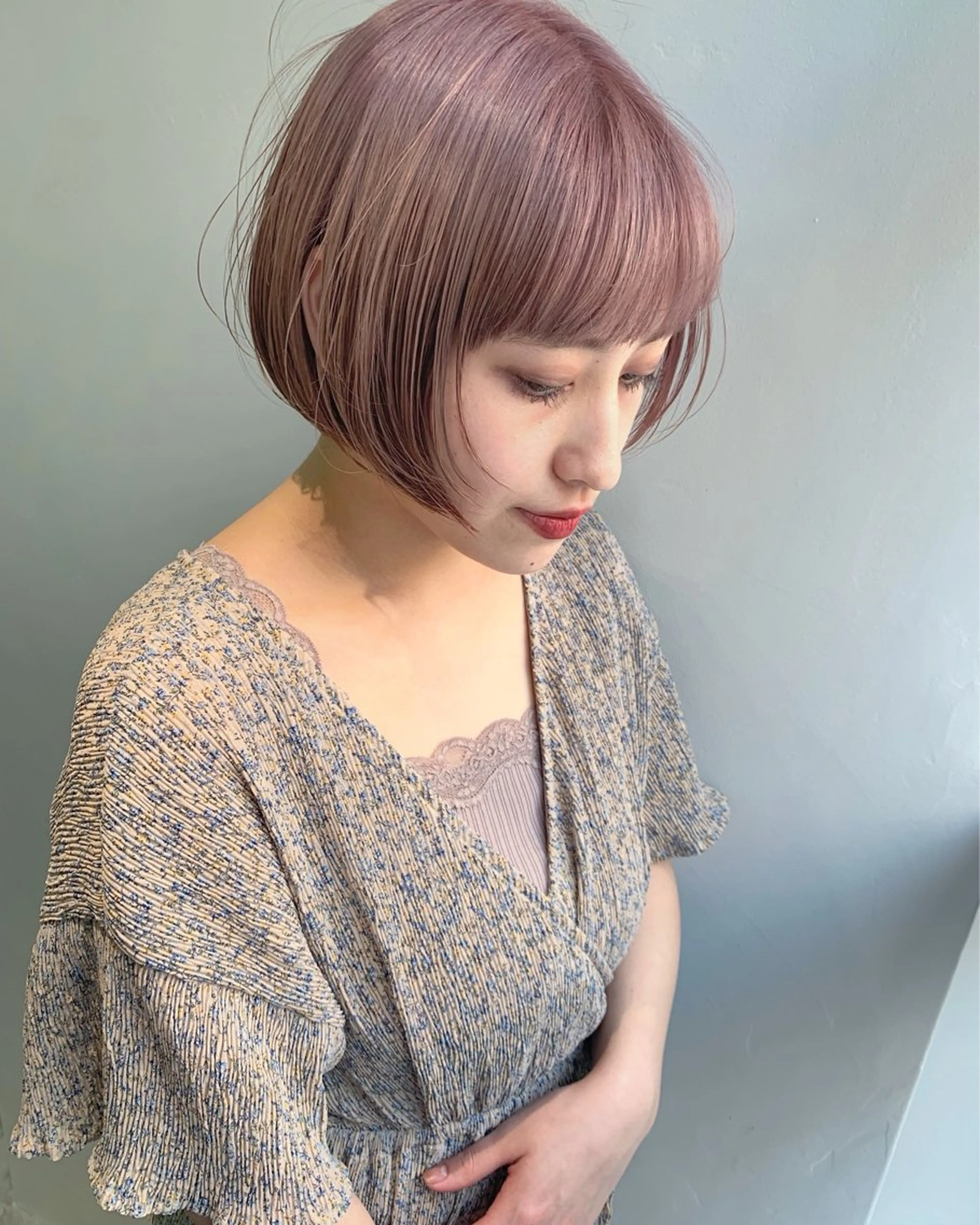 ショート カラー ベージュカラー ブリーチ ピンクカラー ピンクベージュ ヘアカラー トリートメント レイヤーカット🪄 耳ツボ🎀Ayumiのヘアスタイル