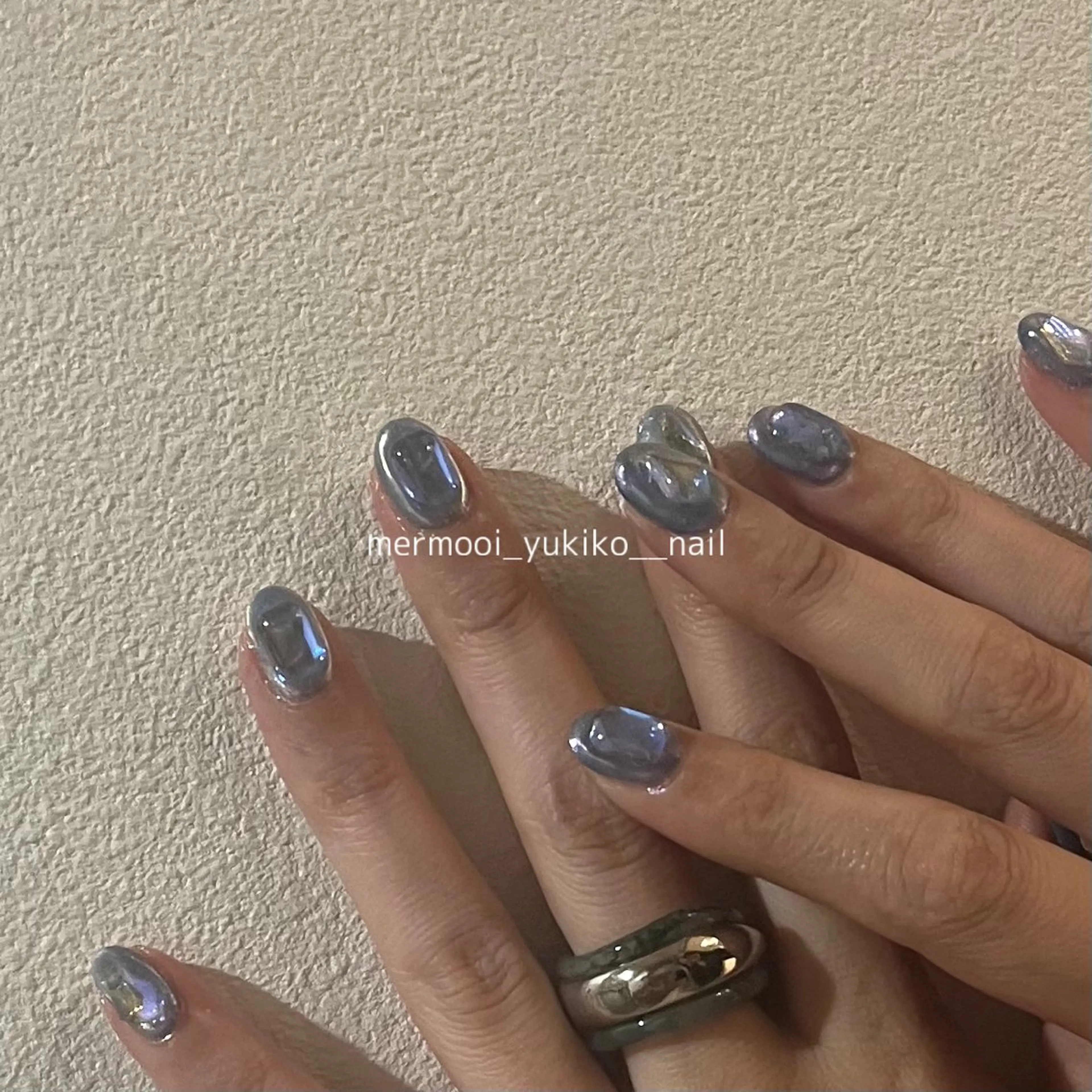 ネイル オーロラネイル ブルー 氷ネイル・うるうるネイル キラキラネイル 夏ネイル melumooi nailのネイルデザイン