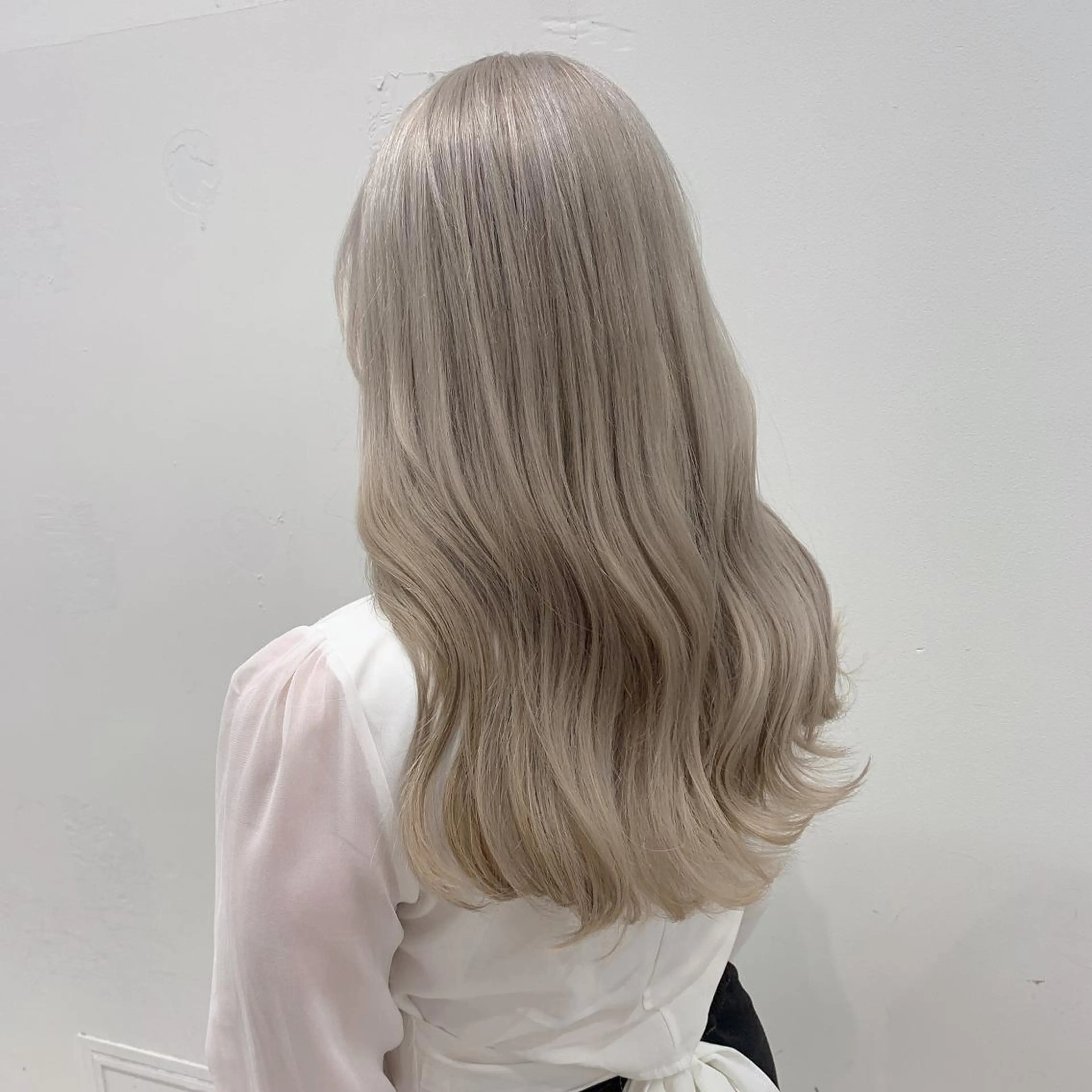 🍏透け感ダブルカラー🍏(ブリーチ&カラー)大人気ミルクティーベージュもブリーチ一回(痛み無し)(艶髪)の写真