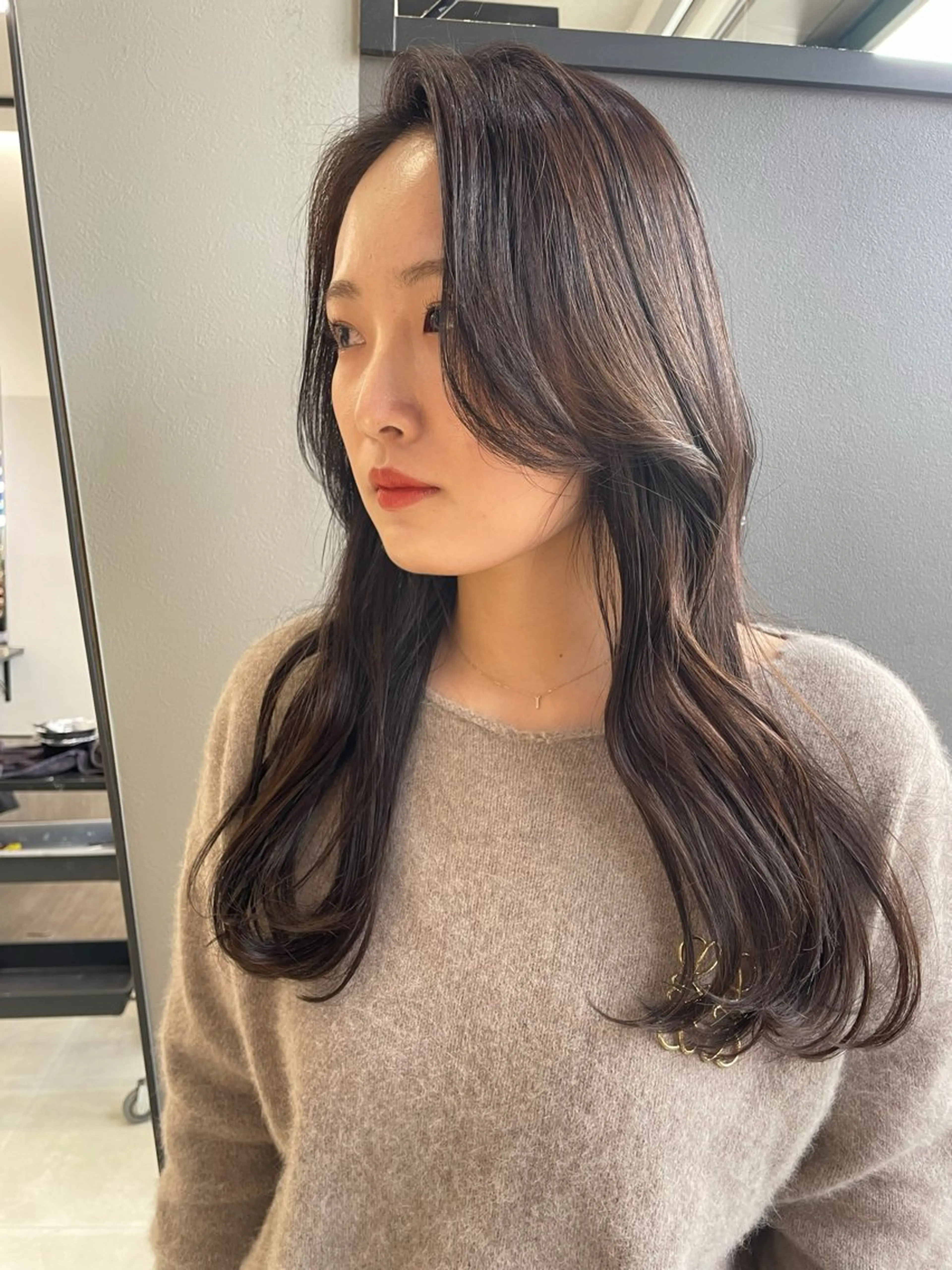 カラー AIRI layer cut hairのヘアスタイル