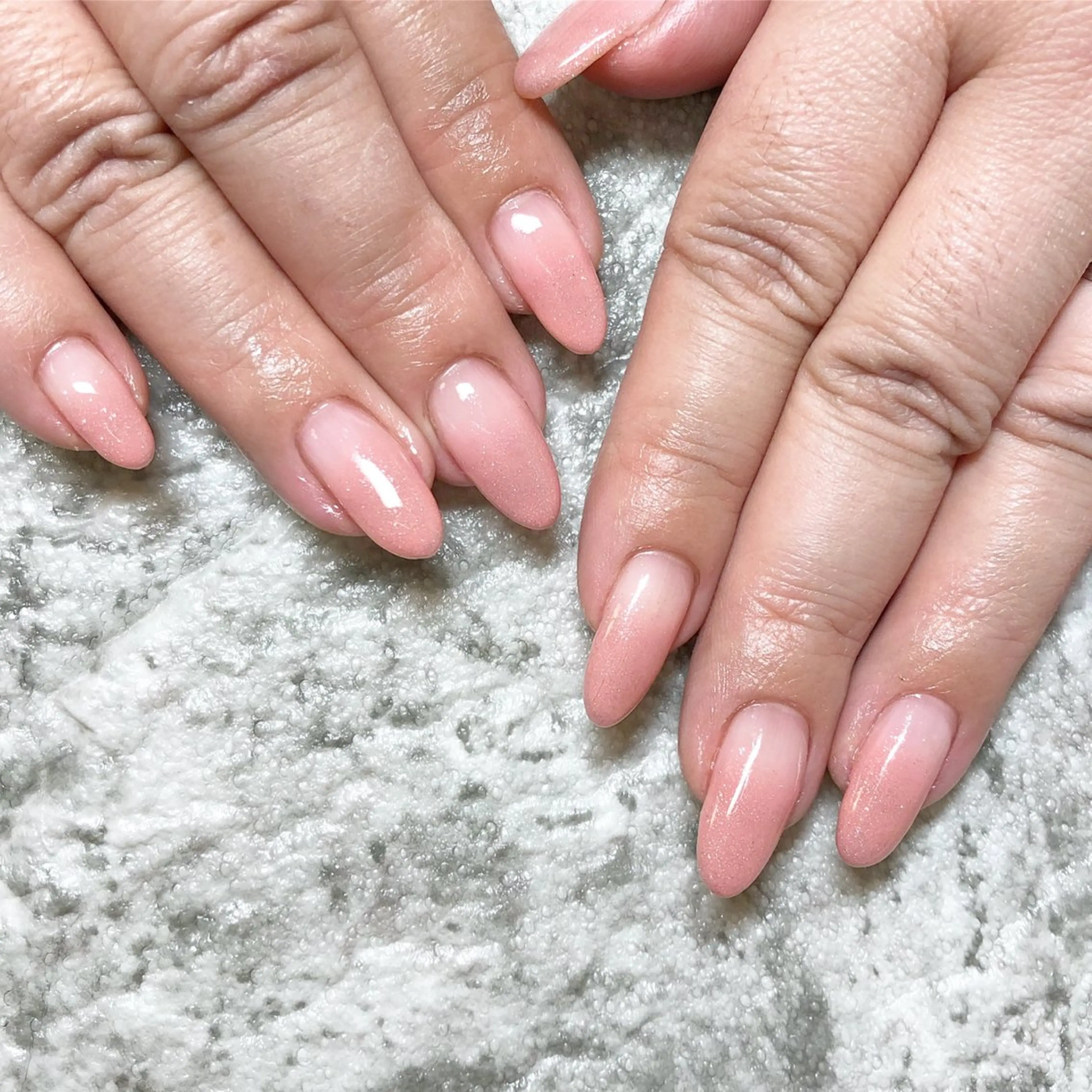 ネイル グラデーション ラメ(グリッター) ラメグラデーション Amour 佐智子の眉毛・アイブロウイメージ