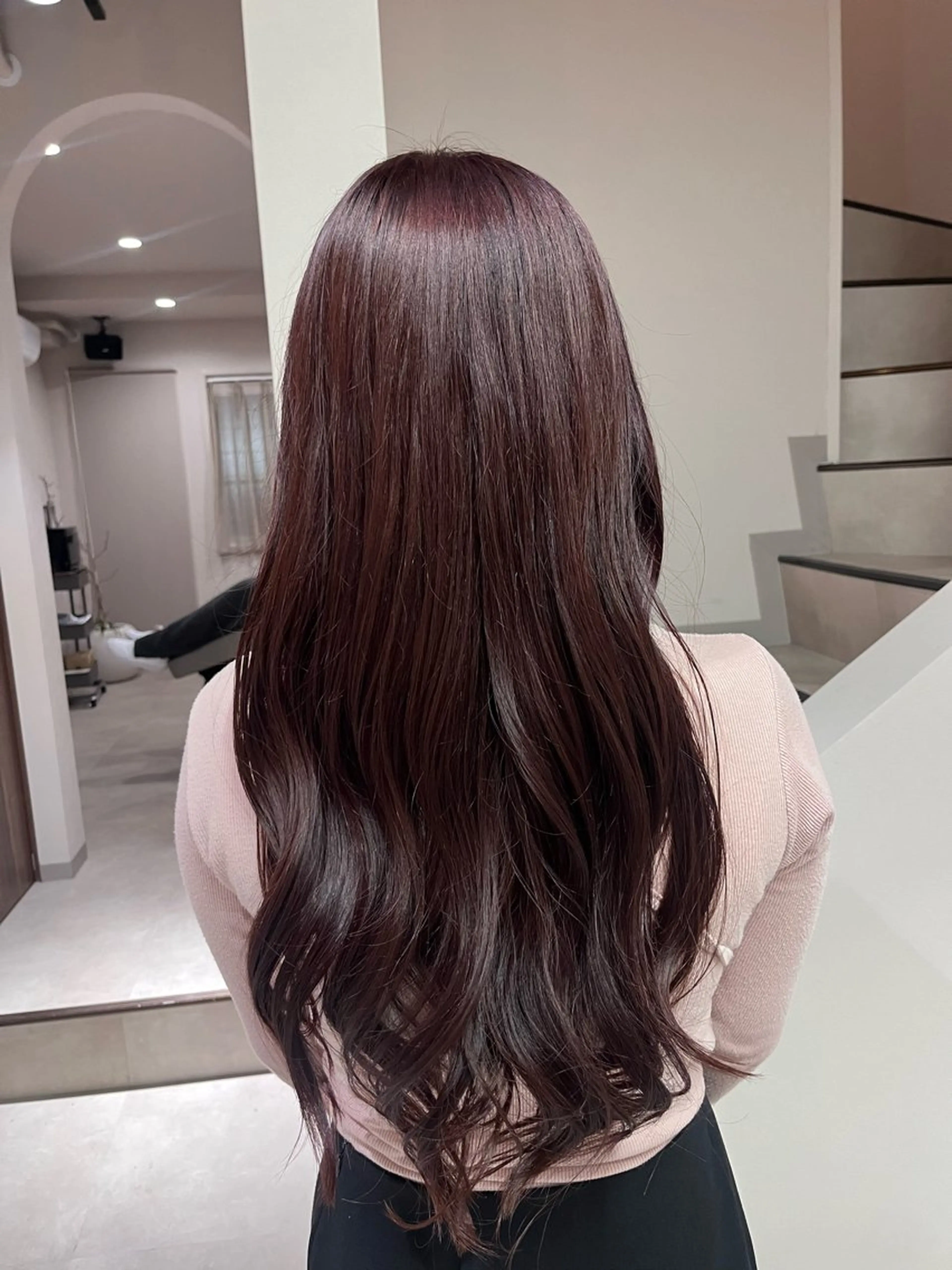 ロング カラー ブリーチ ピンクカラー ヘアカラー 友 美海のヘアスタイル