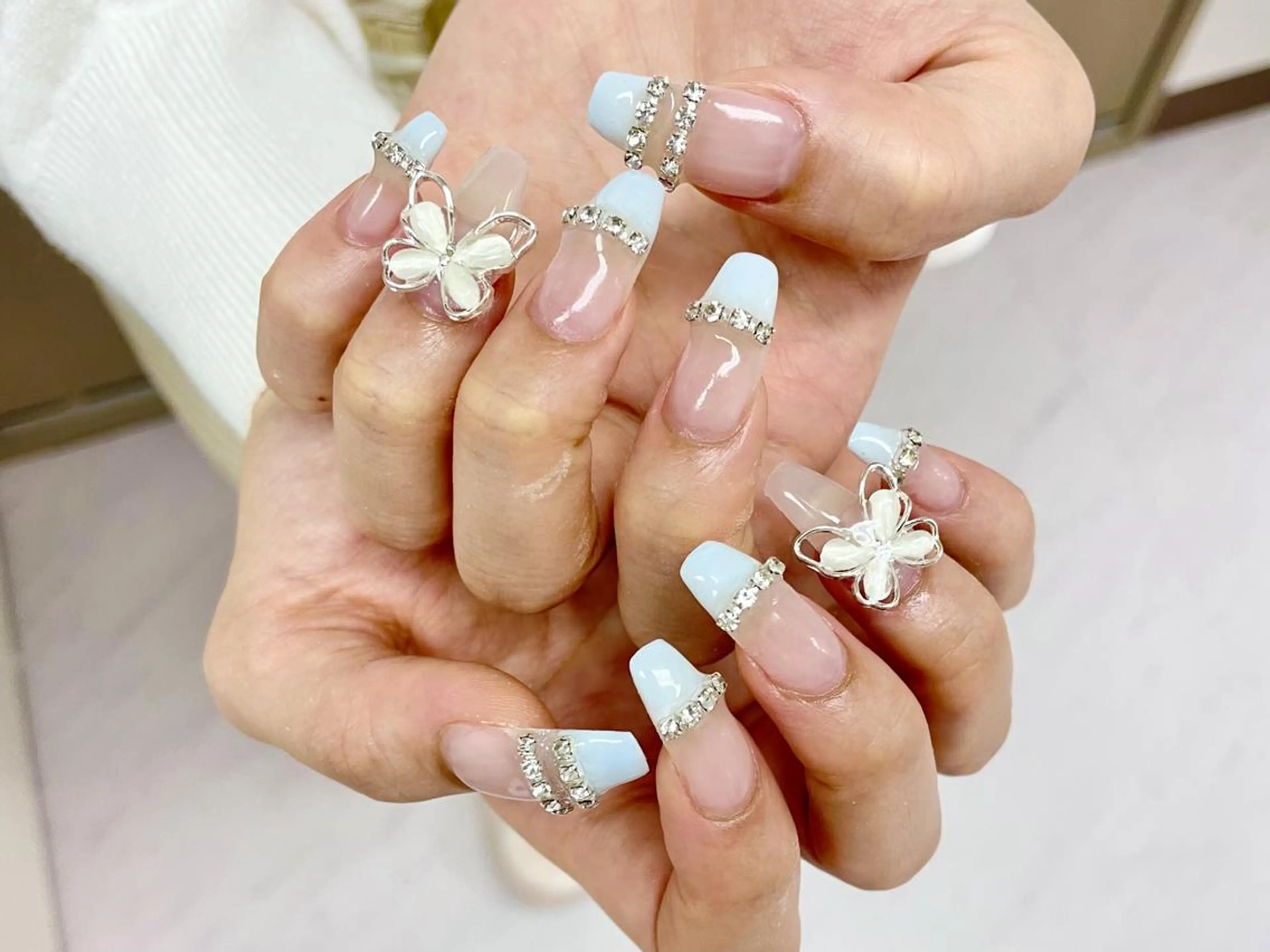 ネイル オーロラネイル チークネイル フットネイル フレンチネイル ガラスフレンチ ハンドネイル 大阪福島韓国束感まつ げ Sayaka🤍のマツエク・マツパデザイン