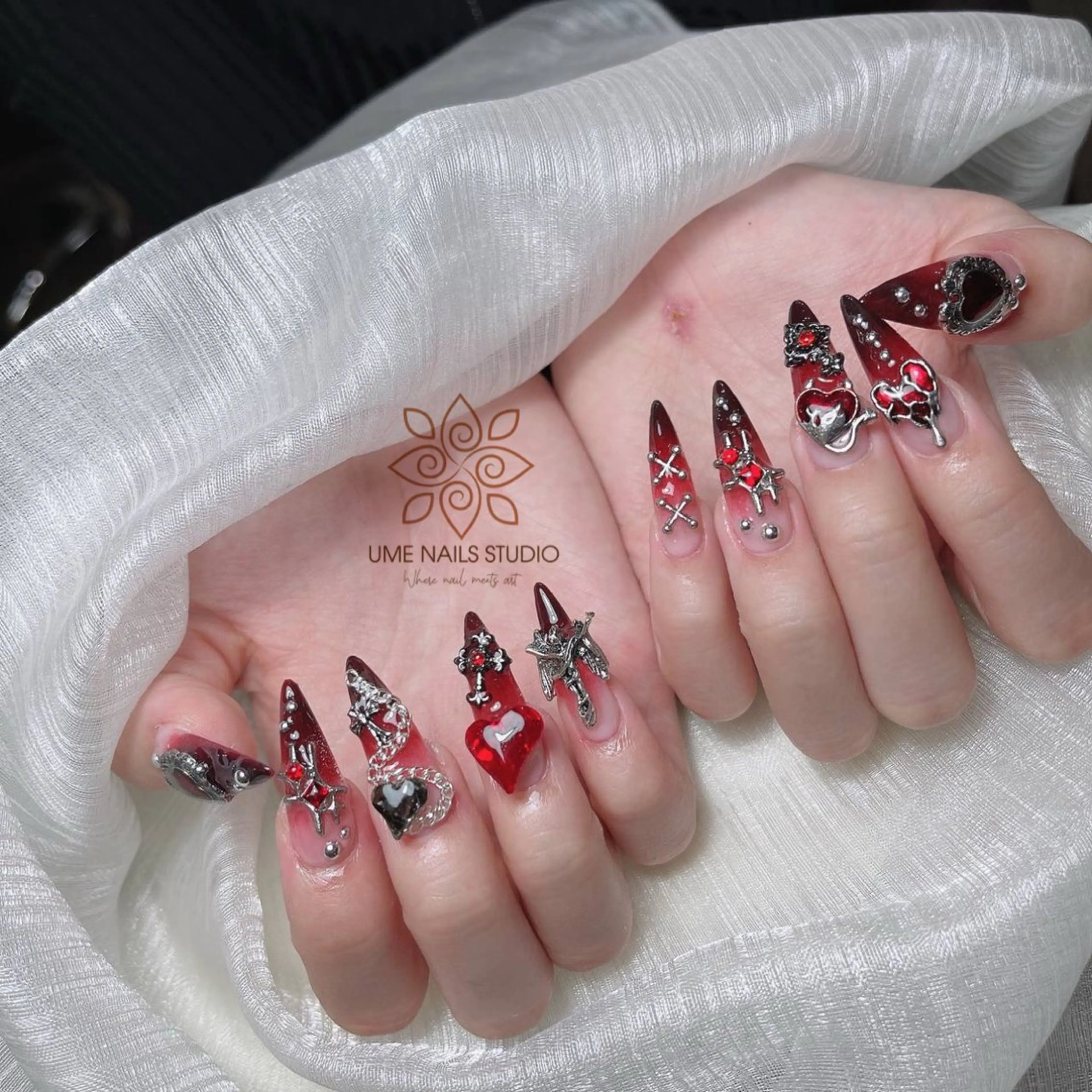 ネイル チークネイル クリアネイル ガーリー キラキラネイル 韓国ネイル Ume Nail Studioのネイルデザイン