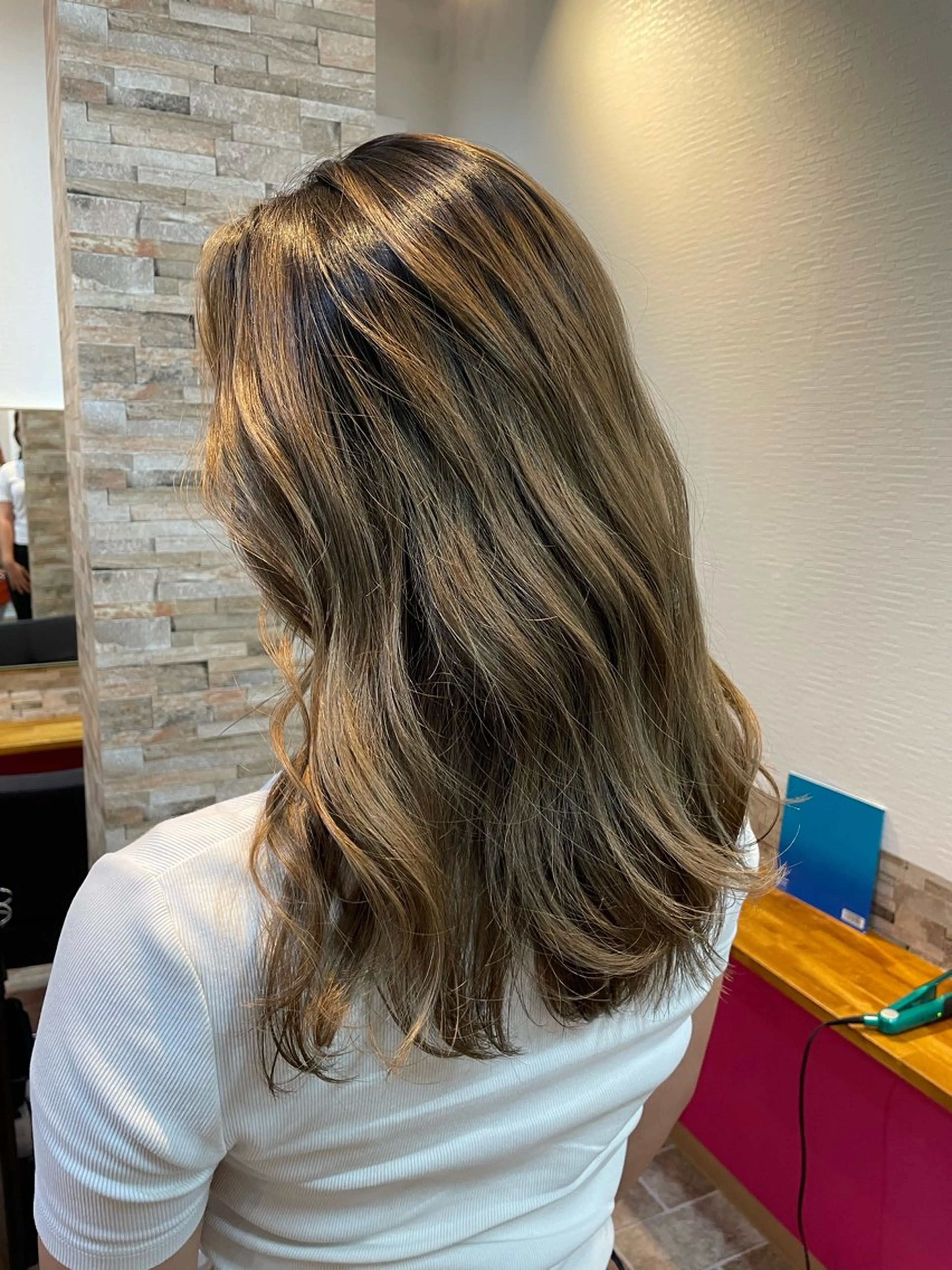 ロング カラー バレイヤージュ グレージュ レイヤーカット ヘアカラー YUI/ ブリーチカラー🌷のヘアスタイル