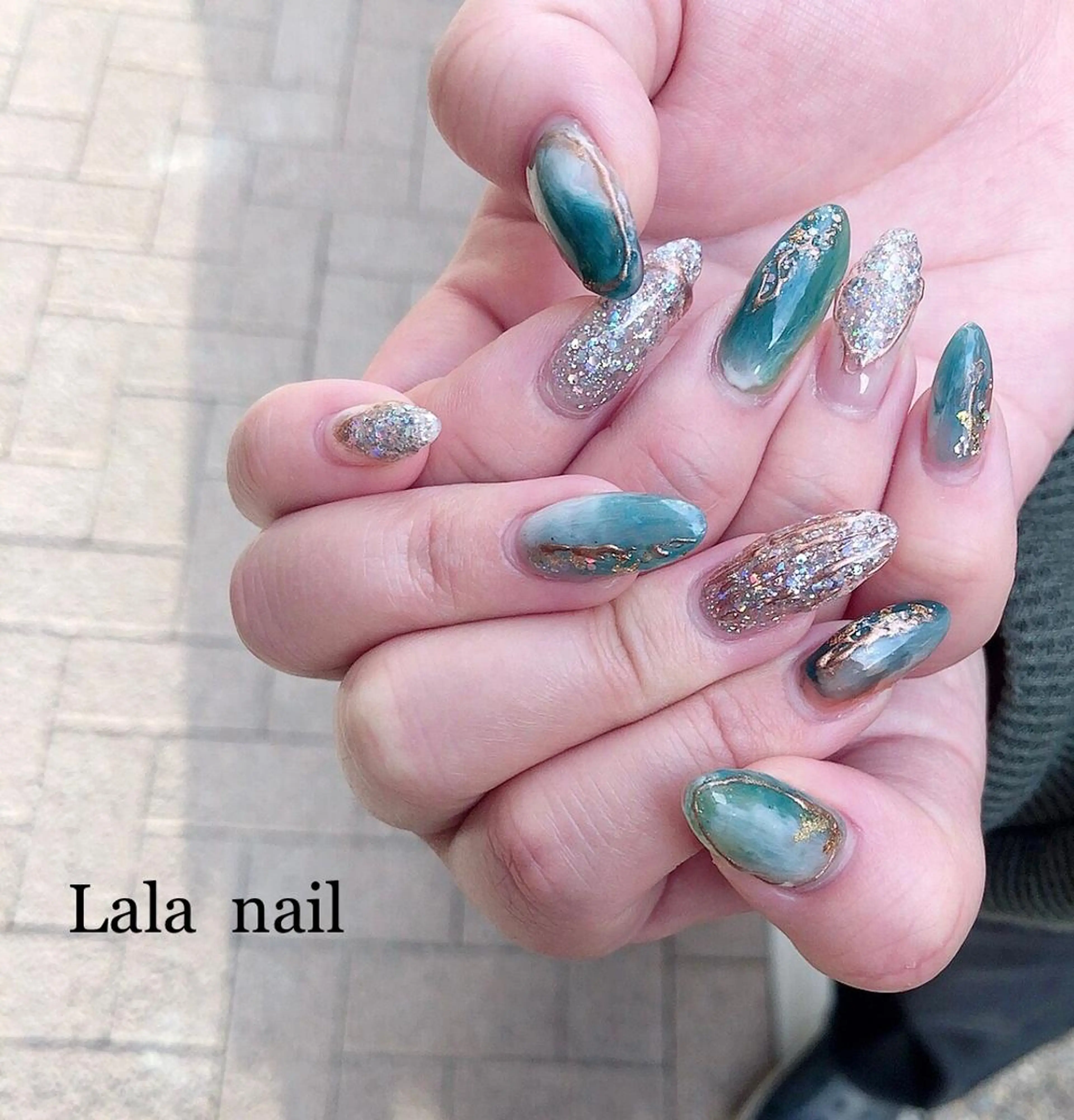 ネイル グリーン キラキラネイル ニュアンスネイル Lala nailのネイルデザイン