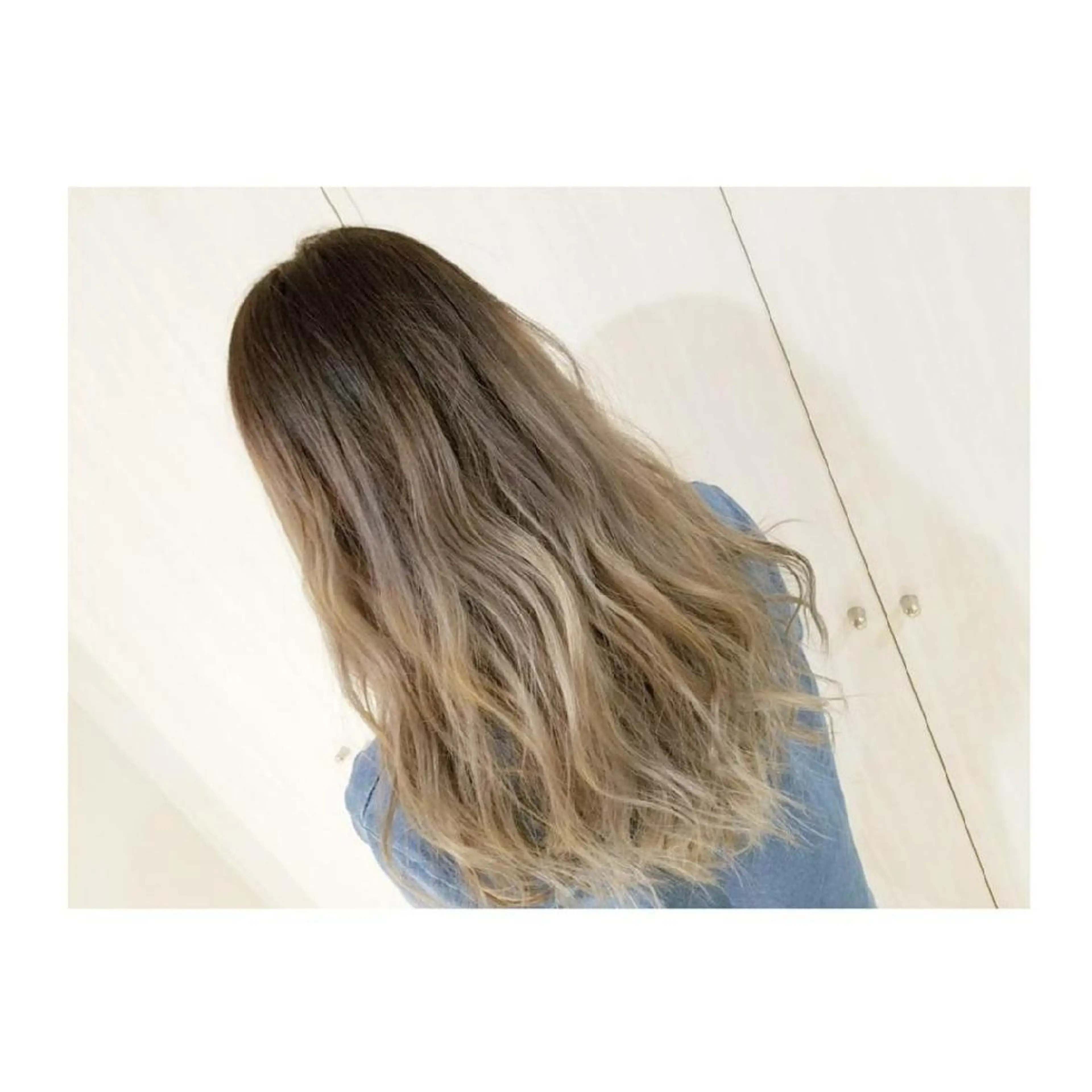 ロング カラー グラデーションカラー Luana 矢場町のヘアスタイル