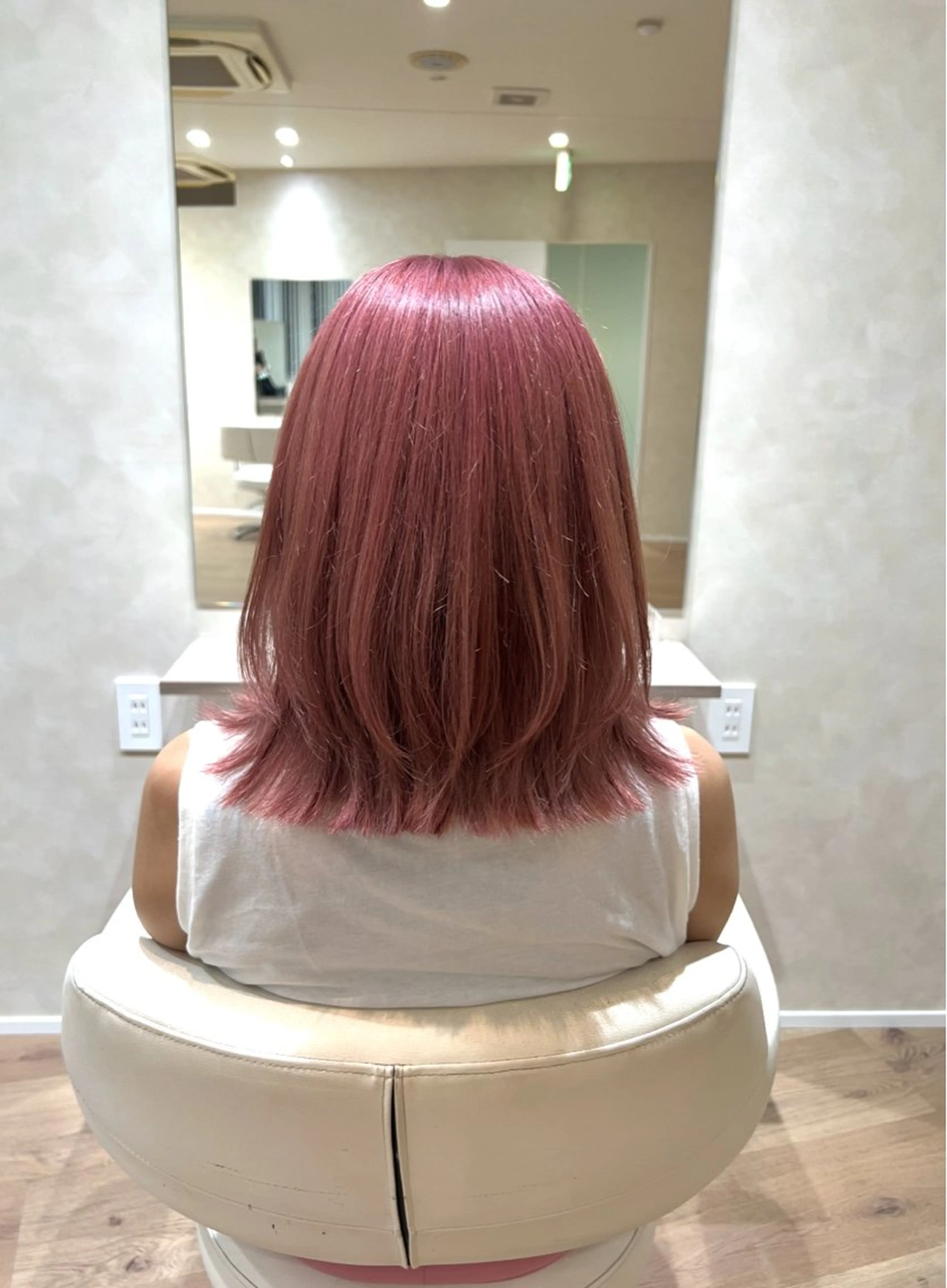 ミディアム 豊川 絢子のヘアスタイル