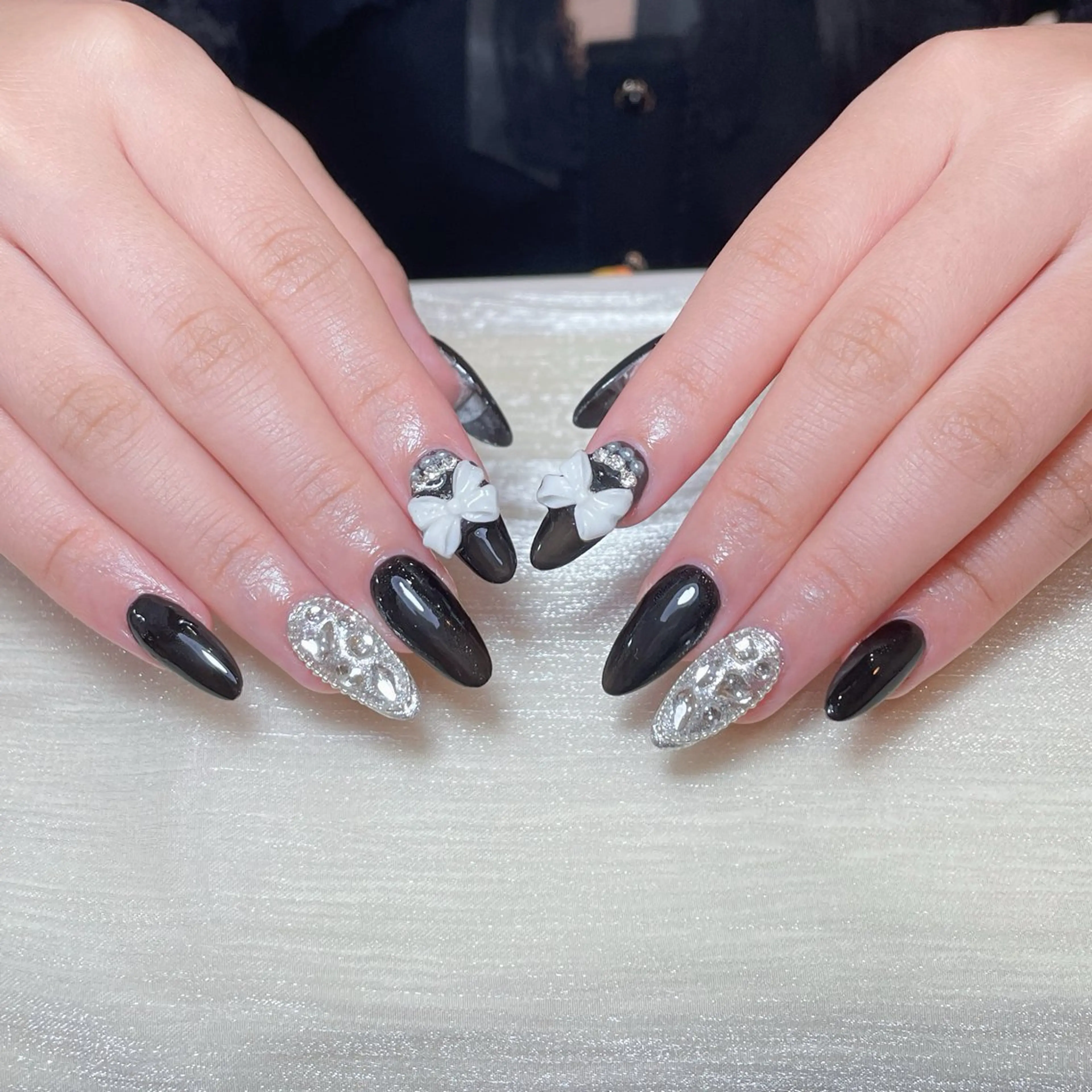 ネイル アートネイル オーロラネイル フラッシュネイル ガーリー キラキラネイル ハンドネイル Una NAILMANAMIのネイルデザイン