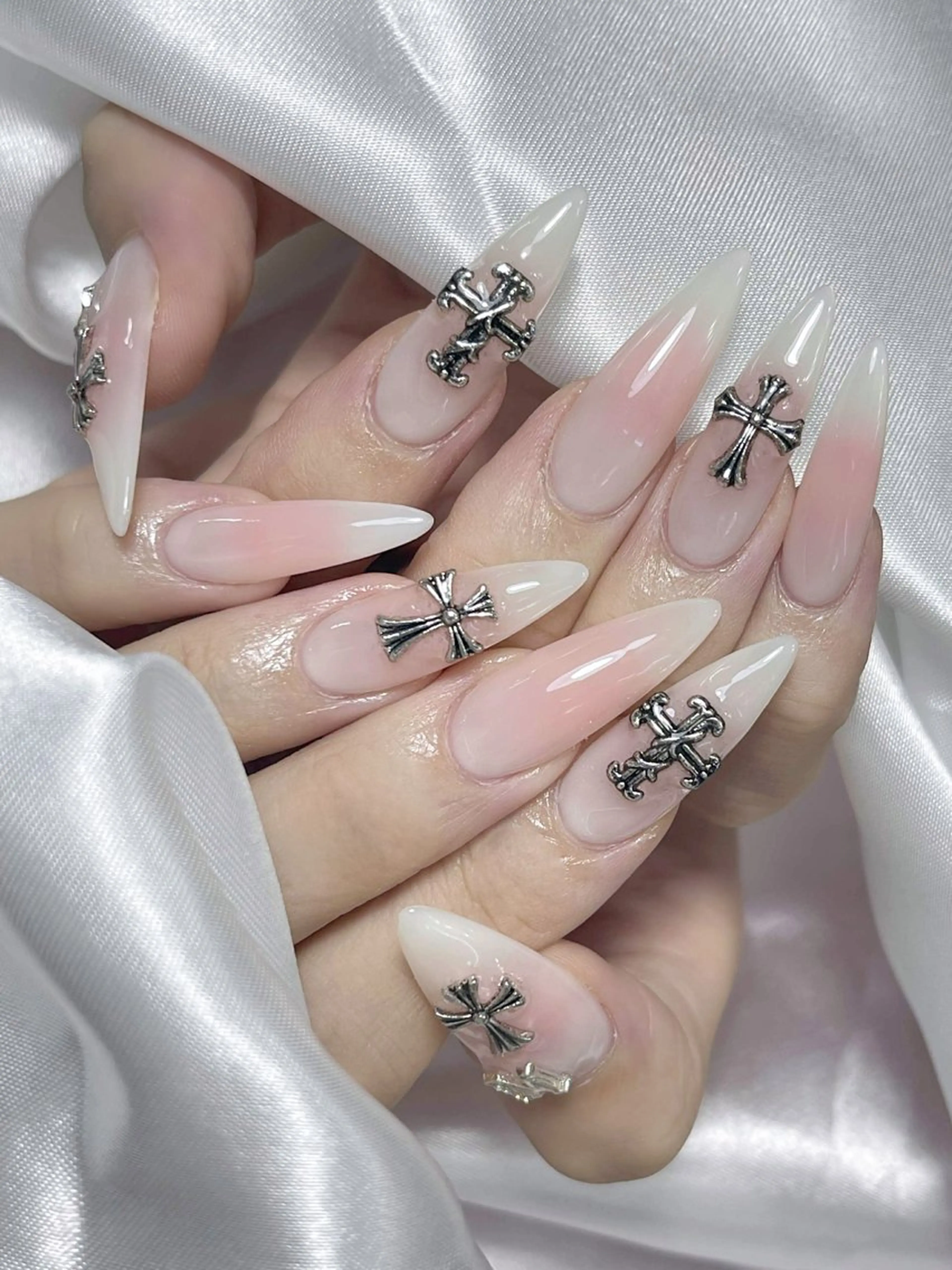 ネイル LEELA NAIL STUDIO所属・LEELA NAIL STUDIOのネイルデザイン