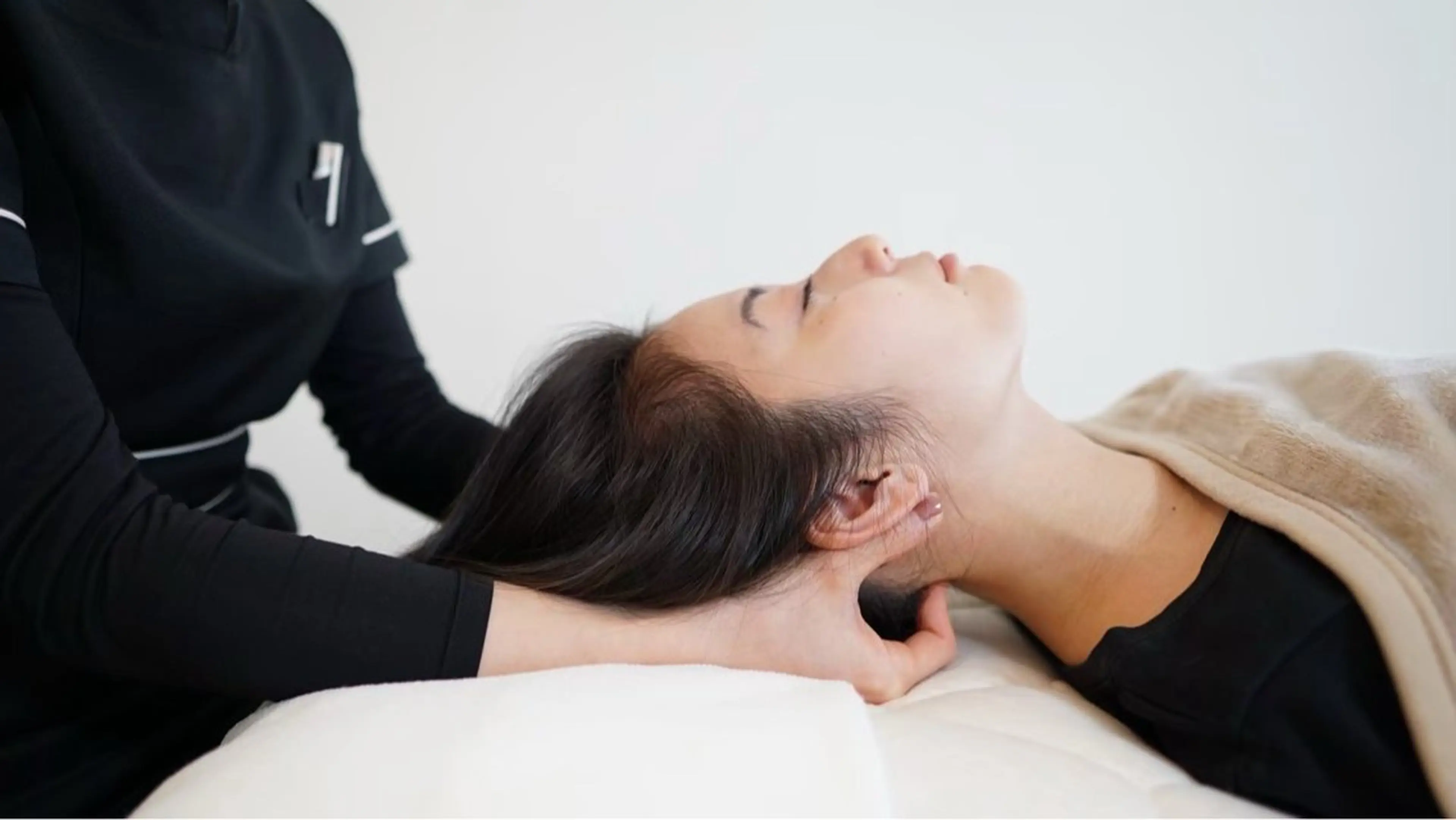 整体師によるドライヘッドスパ➕頭蓋骨矯正(75分)の写真