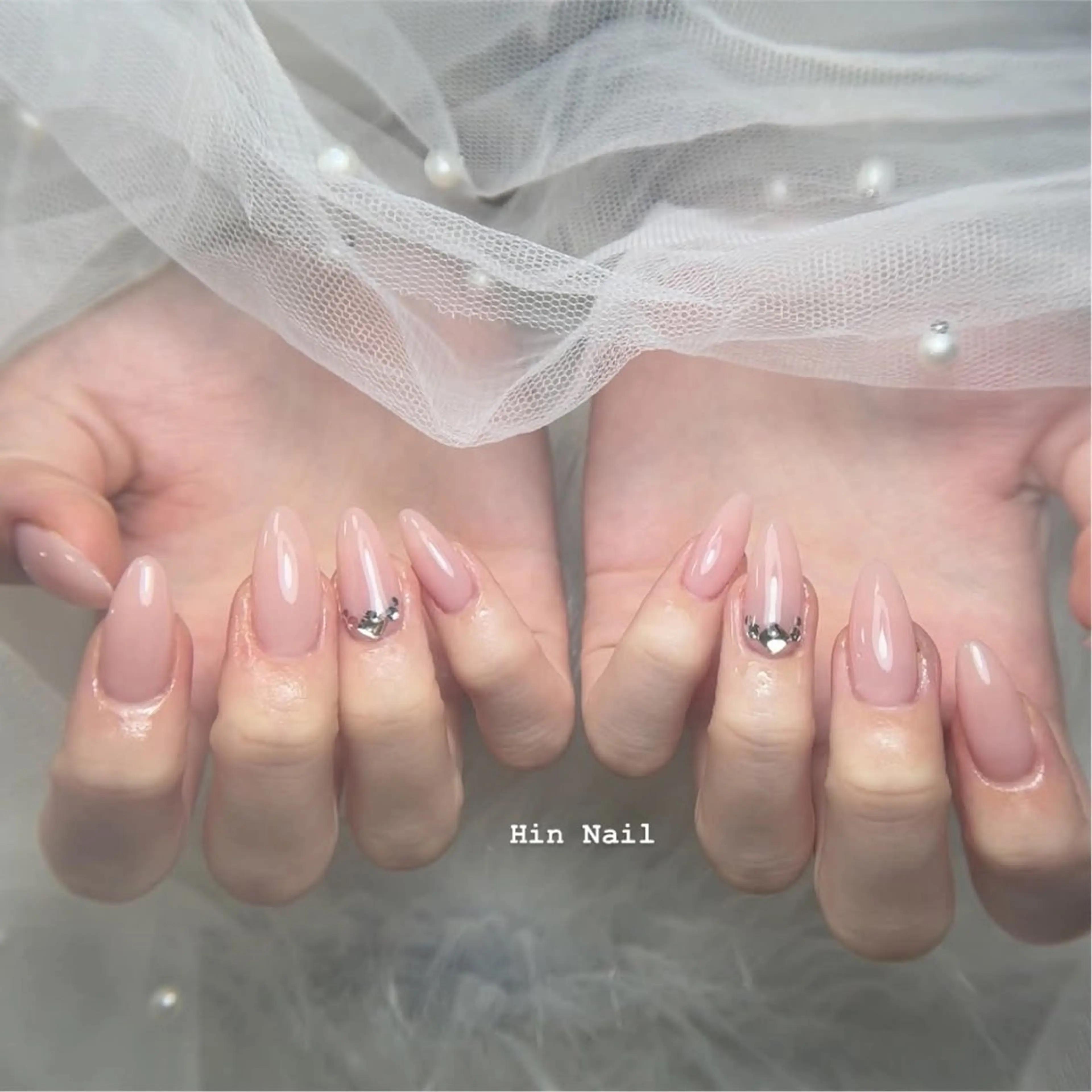 ネイル ストーンネイル ハンドネイル Hin Nailsのネイルデザイン