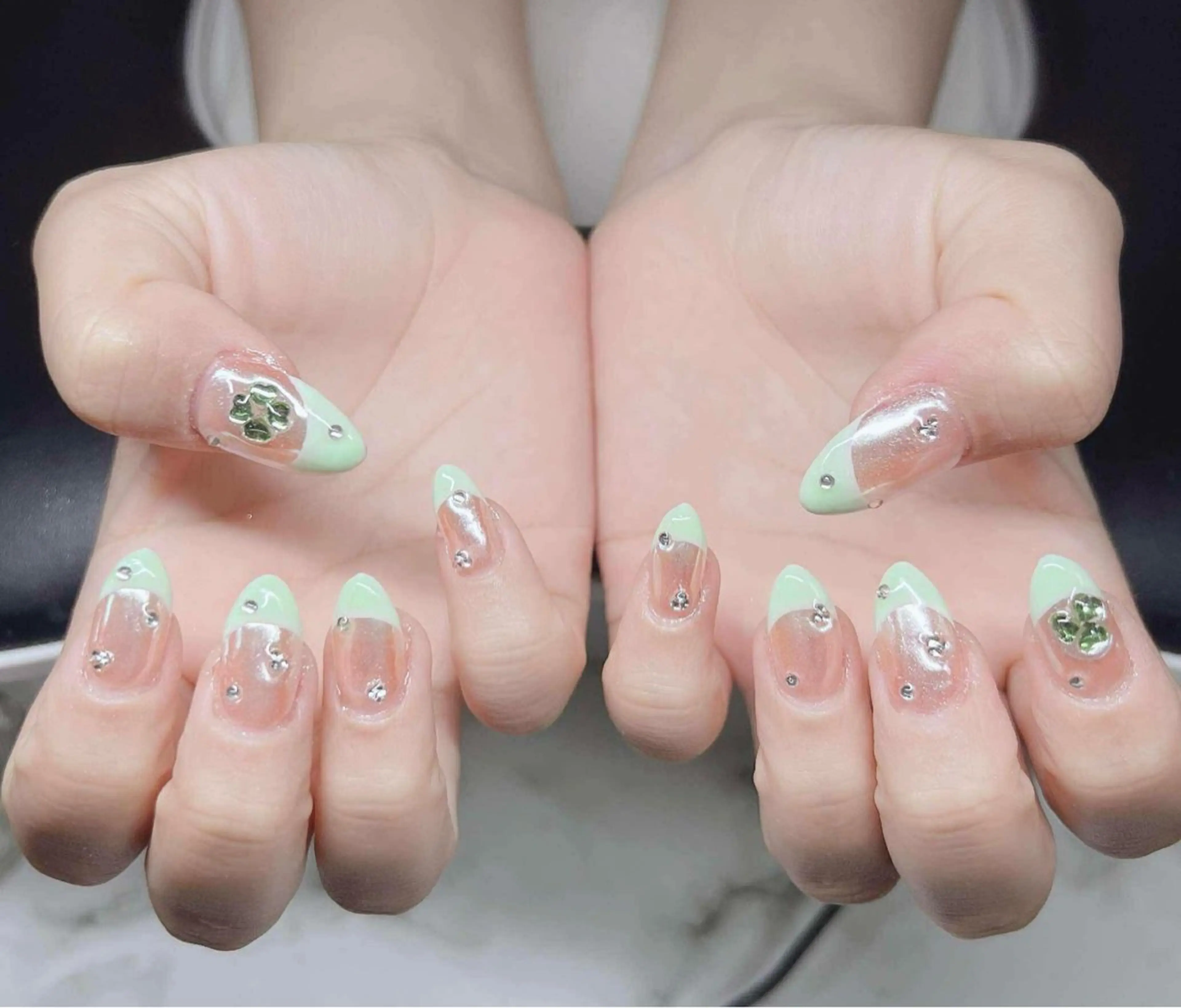 ネイル 長さ出し グラデーション 卒業式 キラキラネイル マグネットネイル ハンドネイル Lee Nailsのネイルデザイン