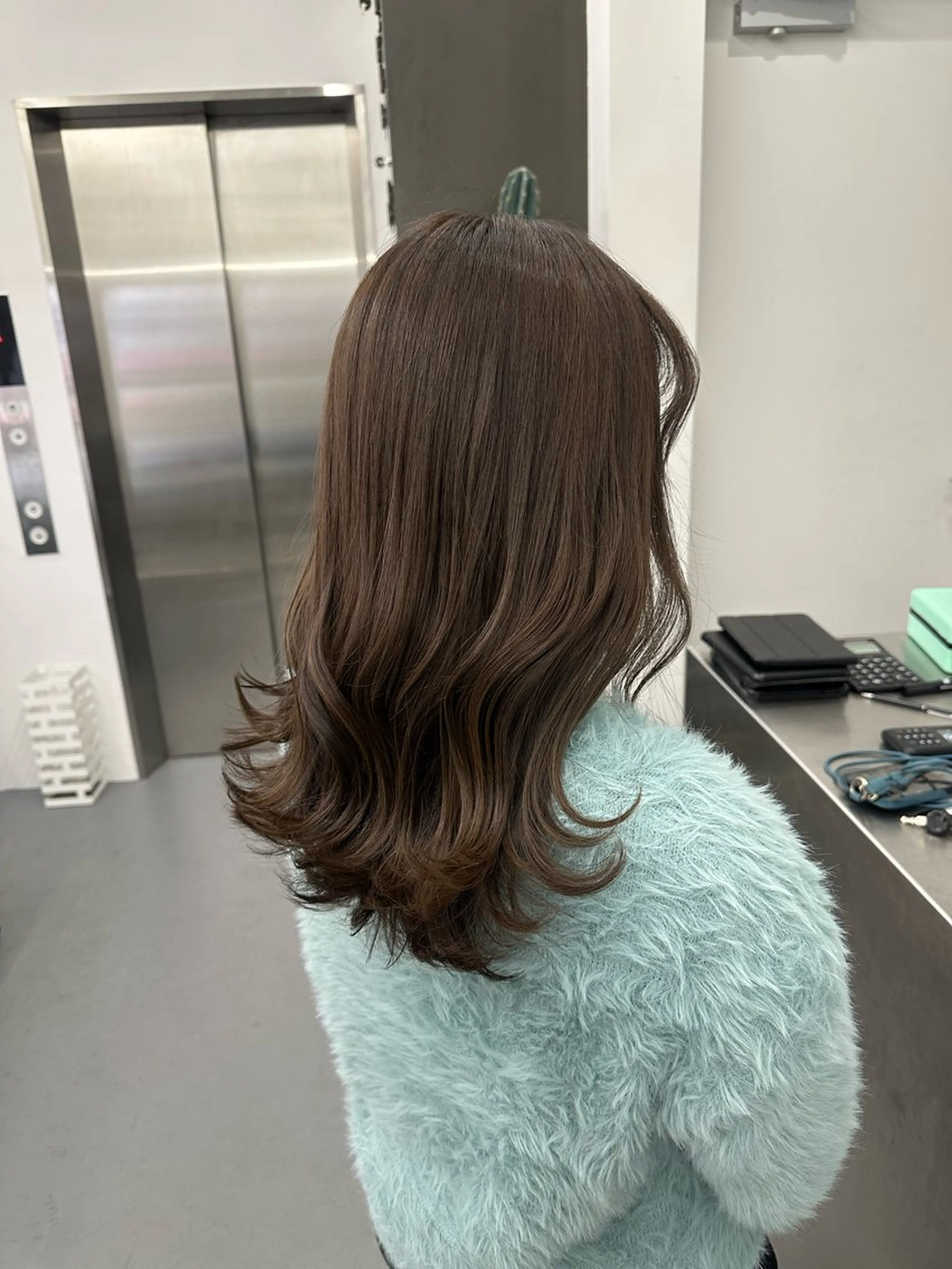 セミロング カラー カット ヘアカラー トリートメント 古田 昂也のヘアスタイル