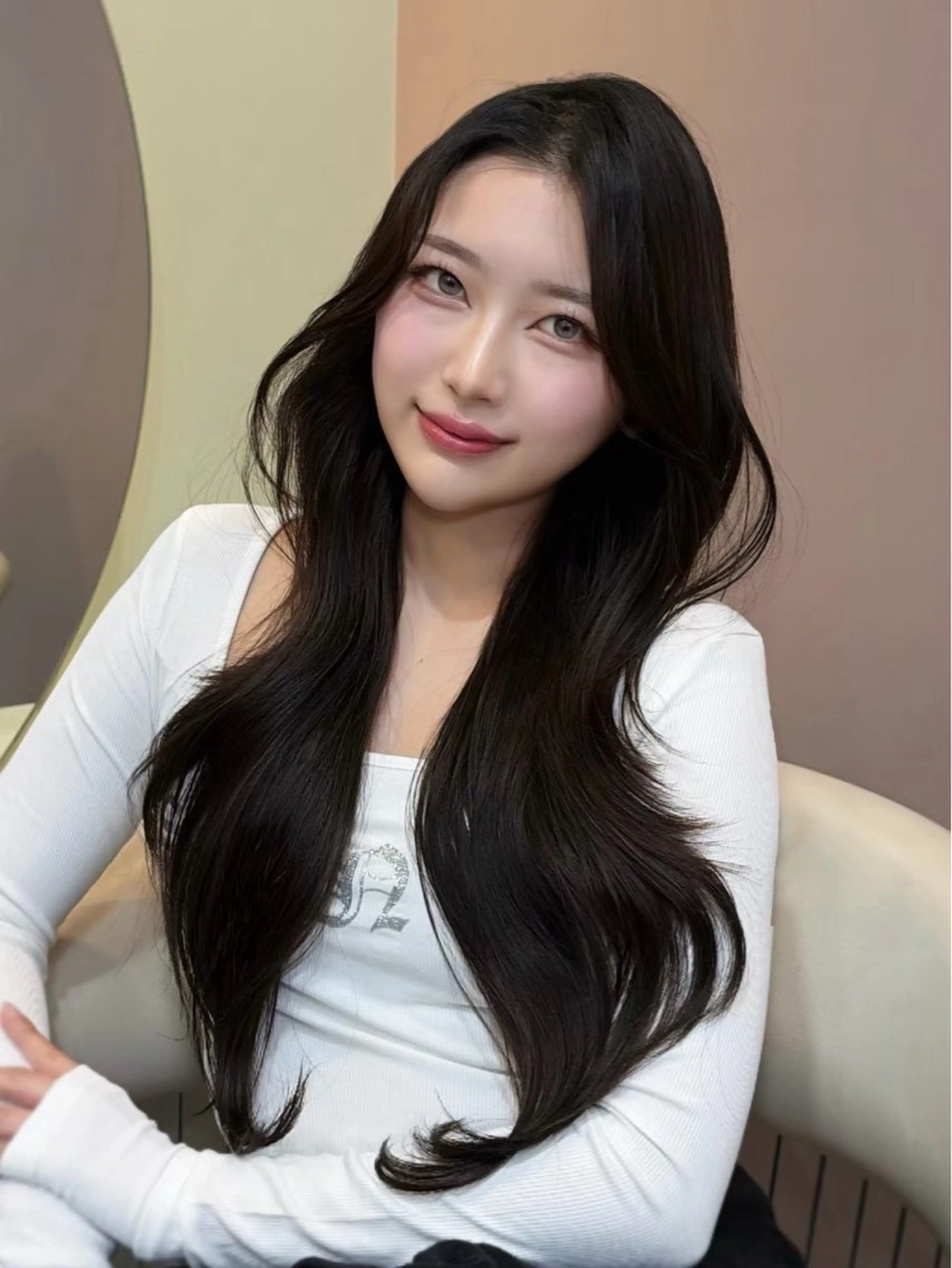 【日曜日18時​〜​限定‼️】顔周りカット➕ブリーチなし透明感カラー➕3️⃣STEPトリートメント🫧ロング料金なし🍓の写真