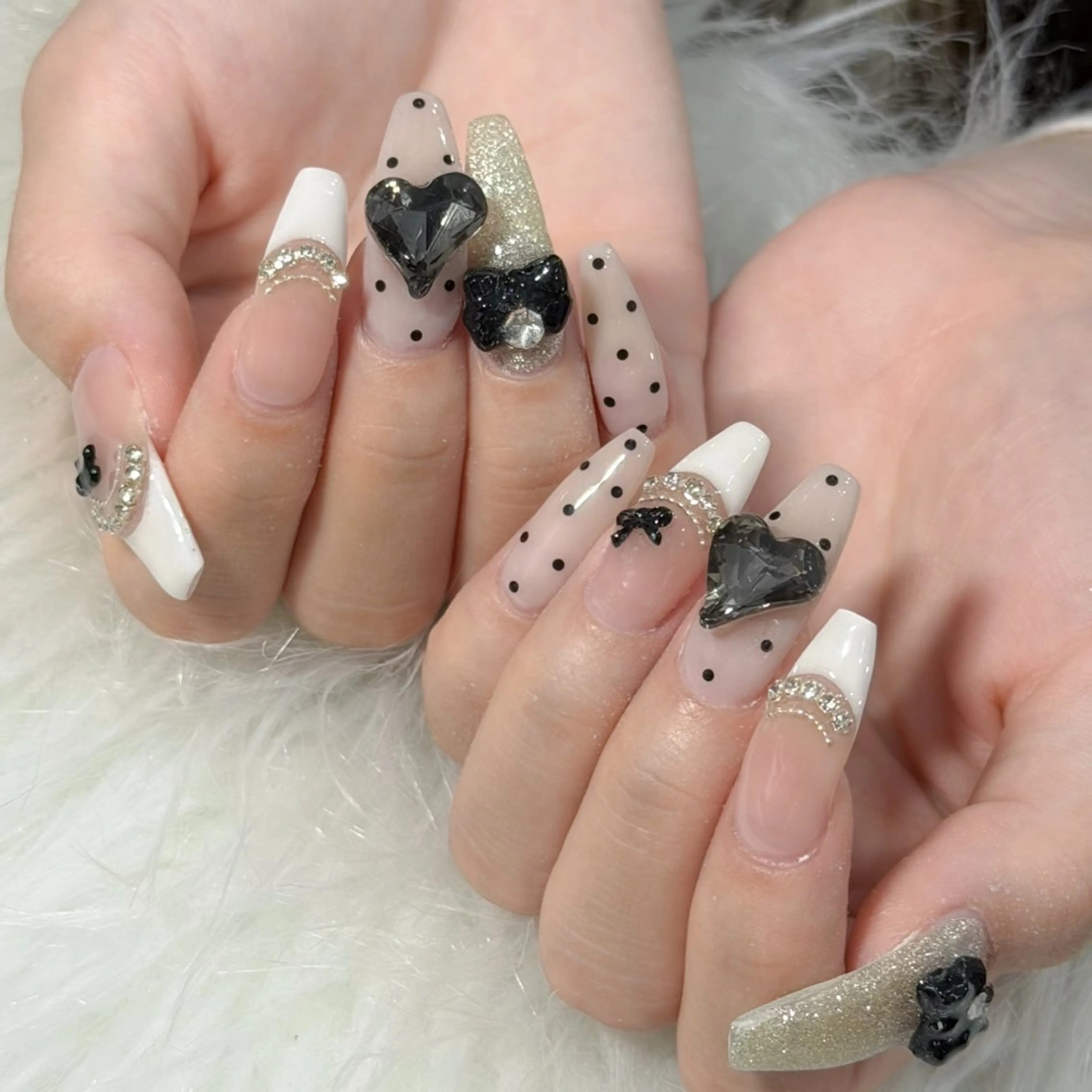 ネイル ハンドネイル フットネイル LAVISH nanamiのネイルデザイン