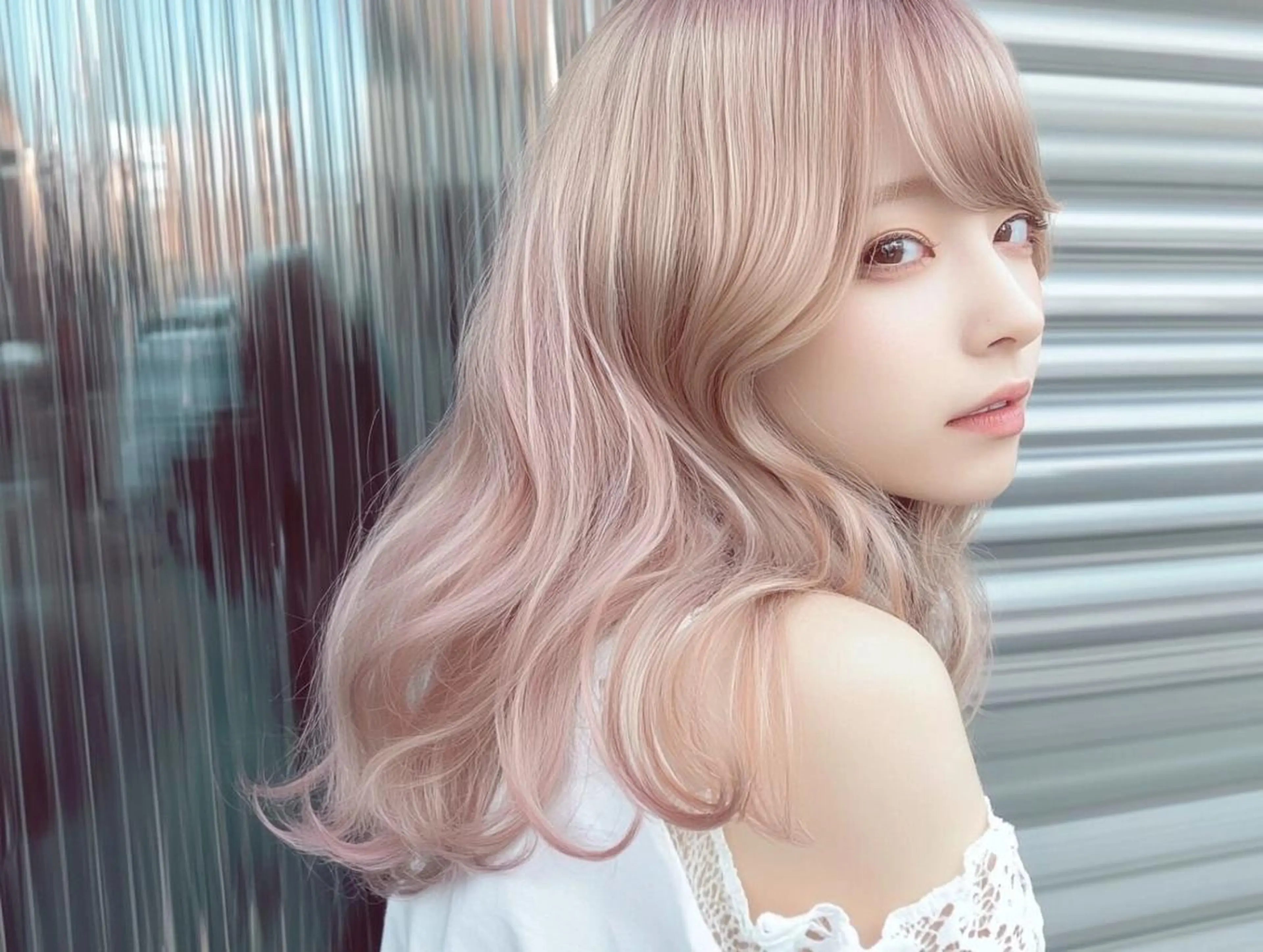 セミロング カラー ブリーチ 透明感カラー ハイトーンカラー 韓国風ヘア レイヤーカット lafit ラフィット 下大利のヘアスタイル