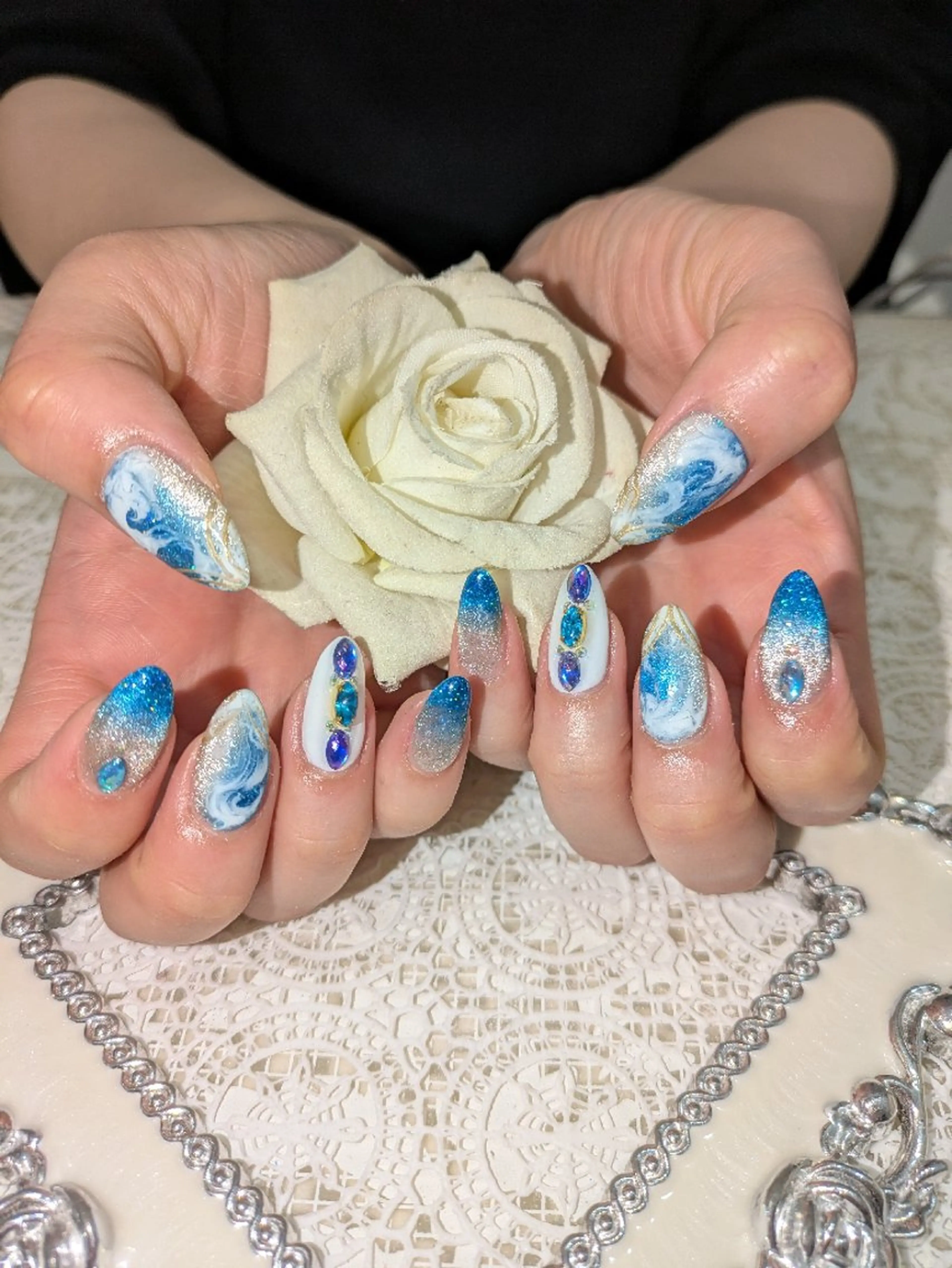 ネイル エステとネイル ローズコンフォートのネイルデザイン