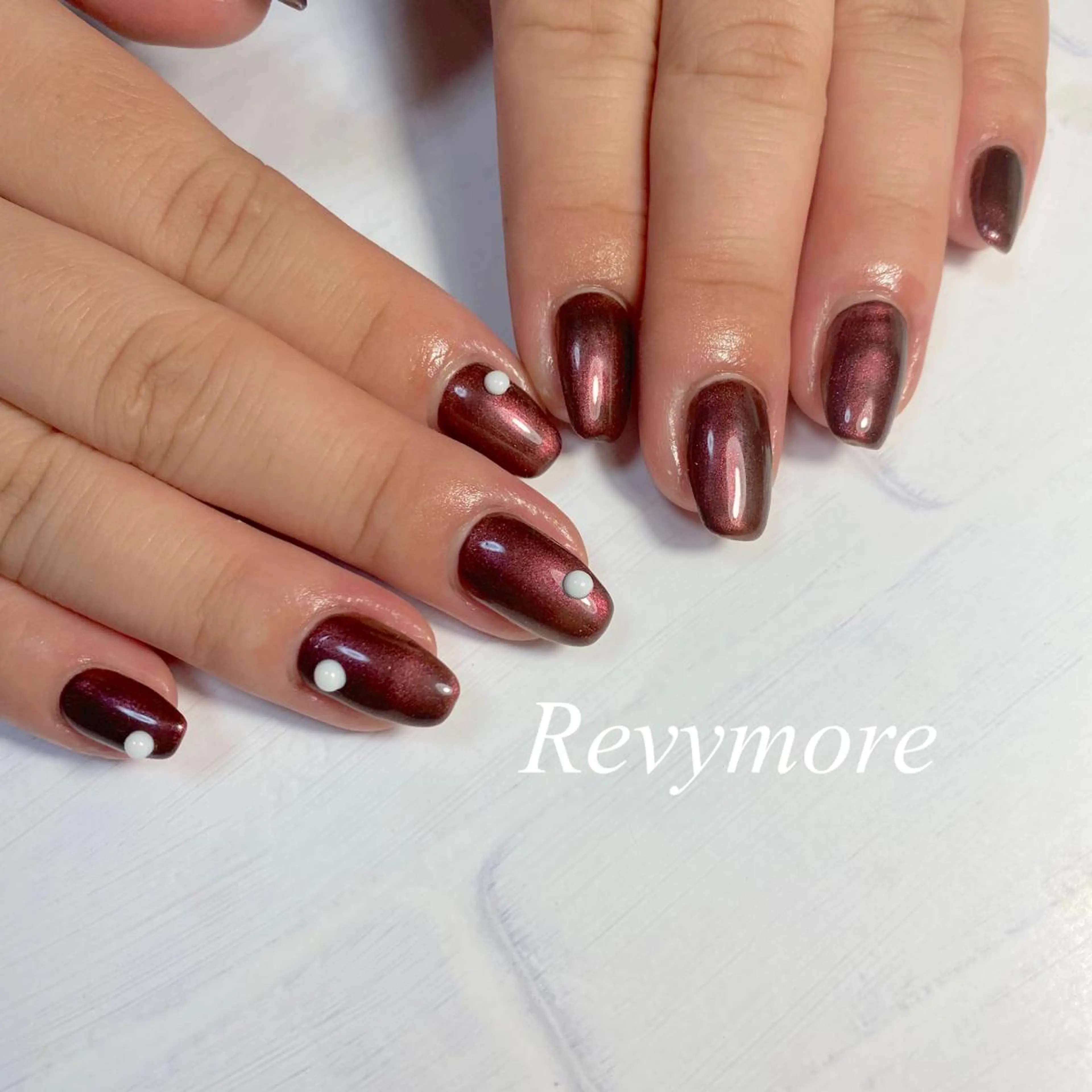 ミディアム ネイル 韓国風ヘア ジェルネイル キラキラネイル 韓国ネイル ニュアンスネイル nail salon Revymoreのネイルデザイン