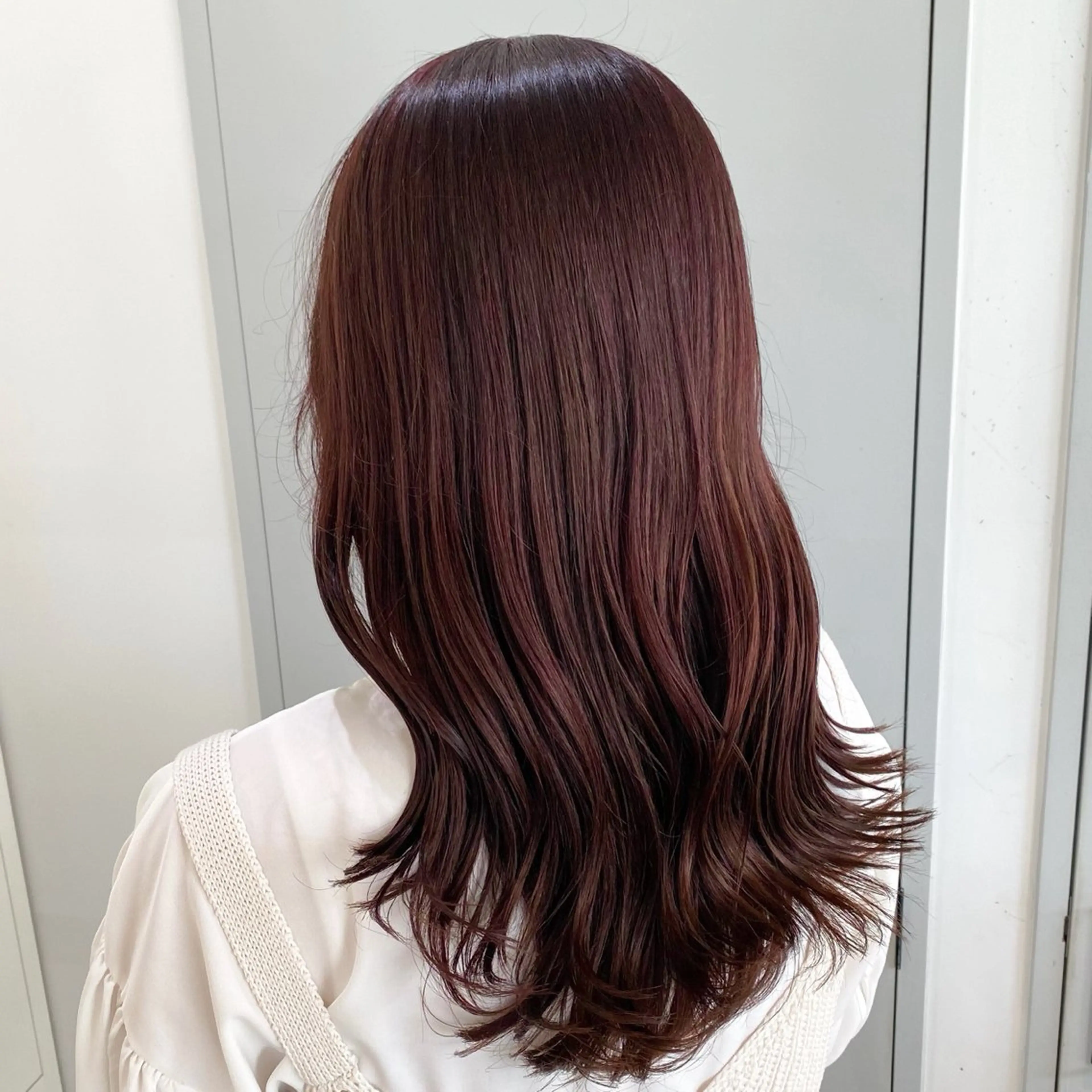 ロング カラー ブリーチ ブリーチなしカラー レッドカラー 烏丸/顔周りカット/ くびれヘア/奈実のヘアスタイル