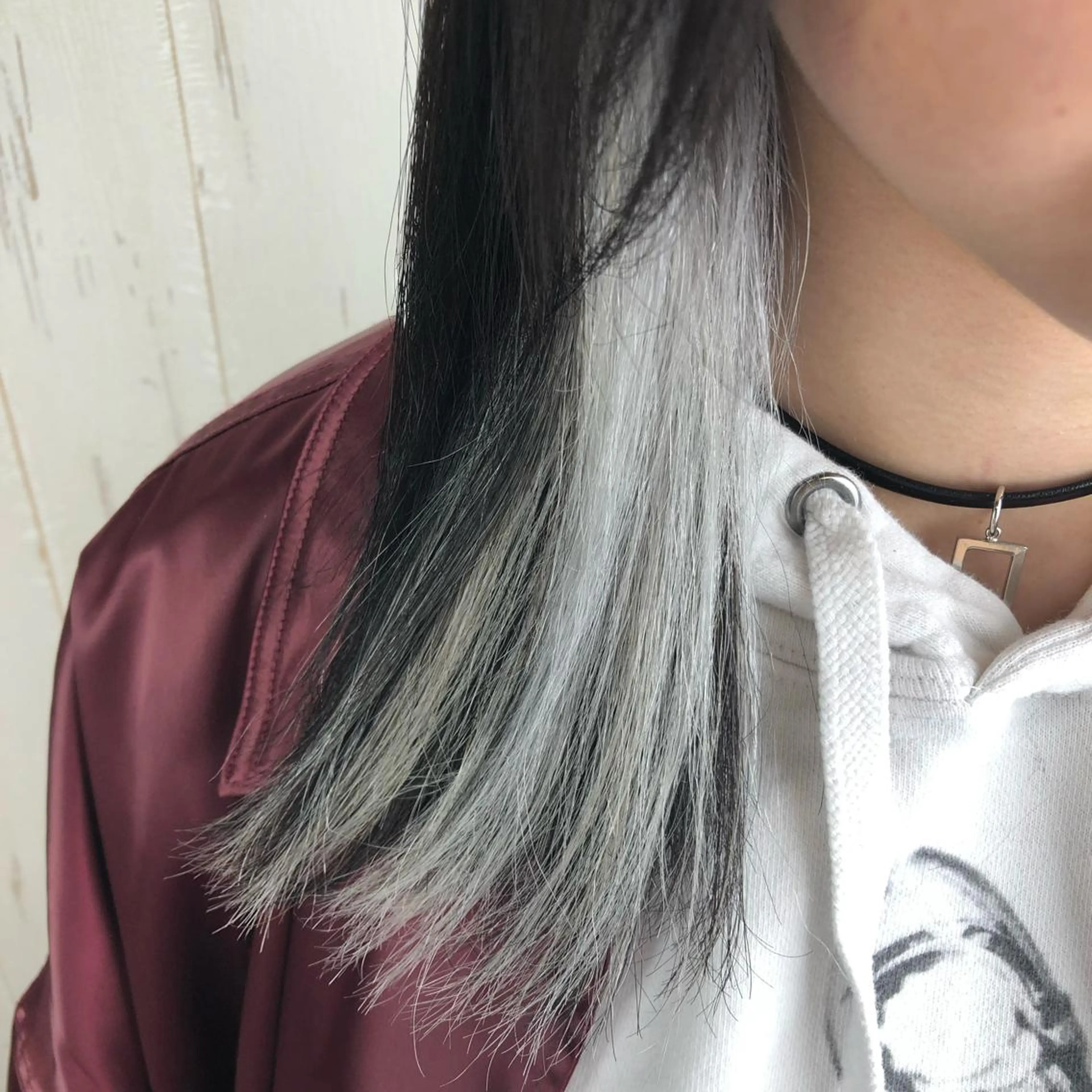 ミディアム カラー ブリーチ インナーカラー 推し ブリーチ 髪質改善のヘアスタイル