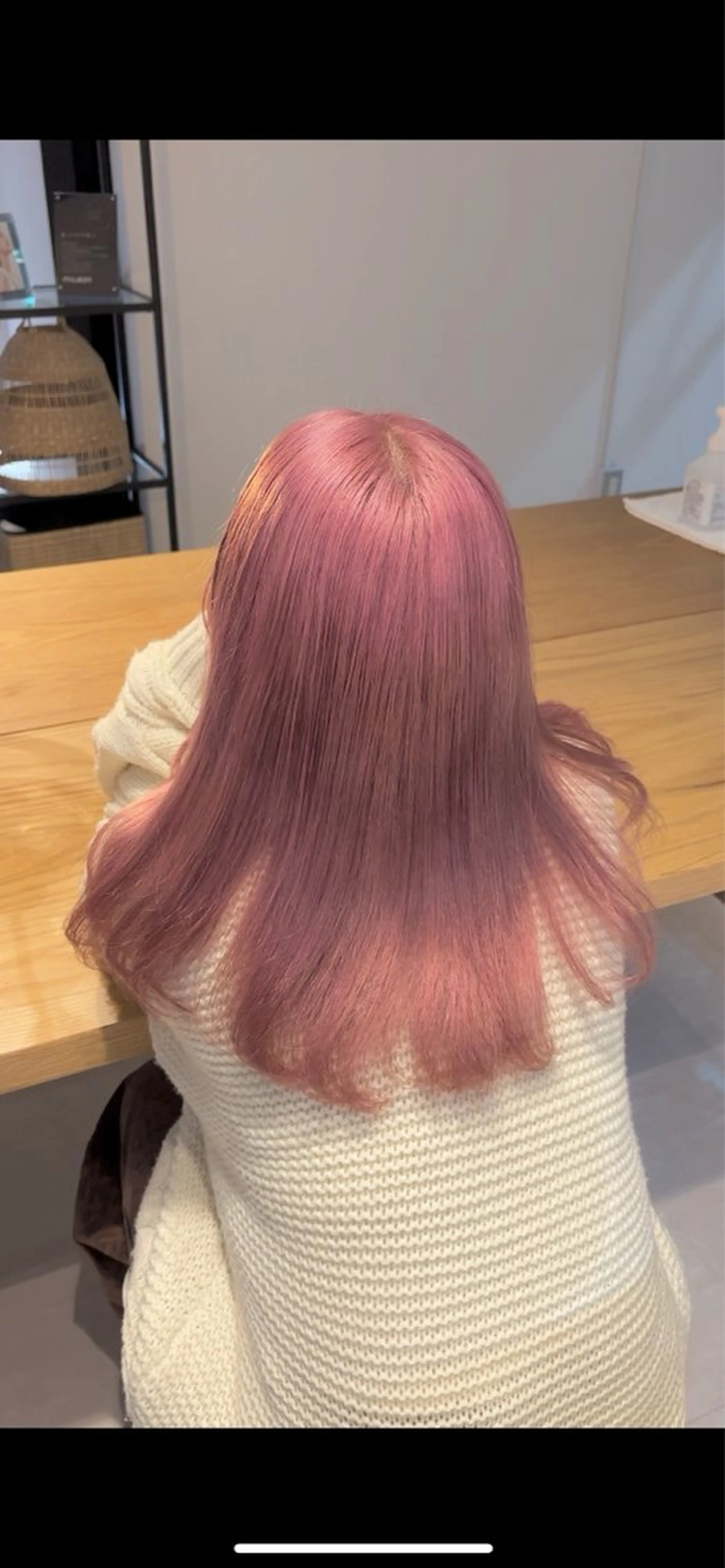 カラー ニトウ レイナのヘアスタイル