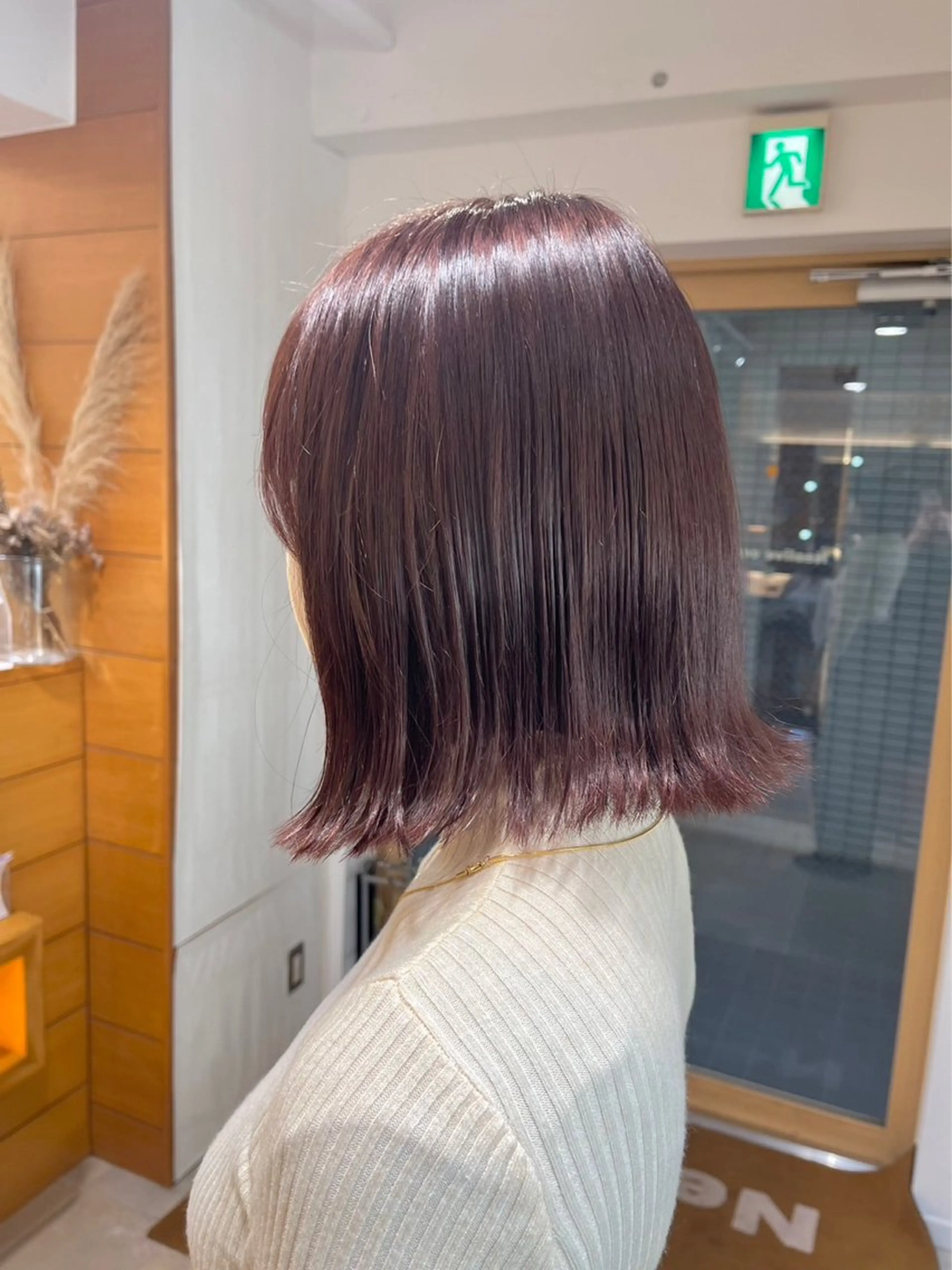 カラー ブリーチ 菅沼 紀世／顔周りレイヤーのヘアスタイル