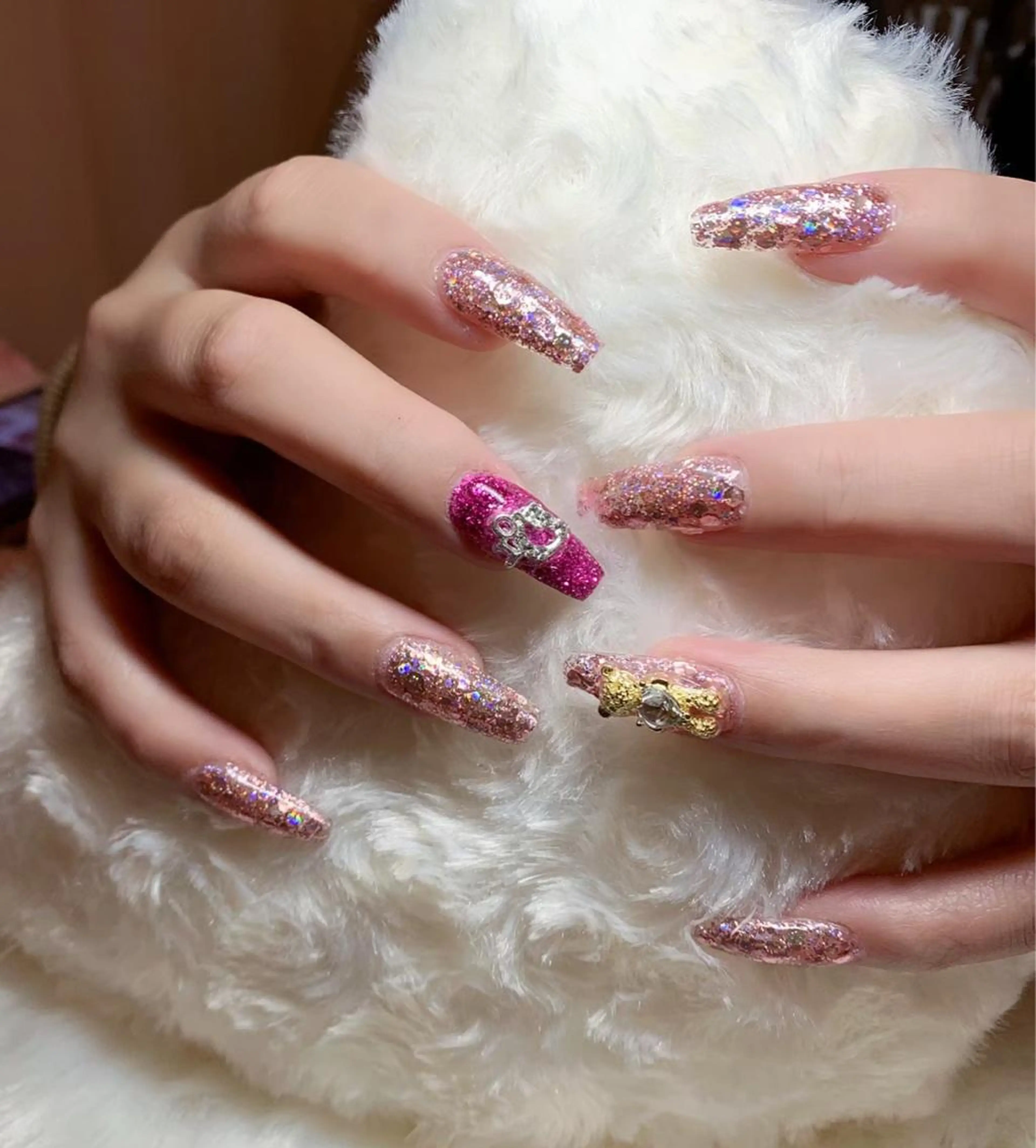 ネイル アニマル柄 アートネイル ゴールド ニュアンスネイル ネイルチップ ハンドネイル x.1.0.nail ♡Cのネイルデザイン