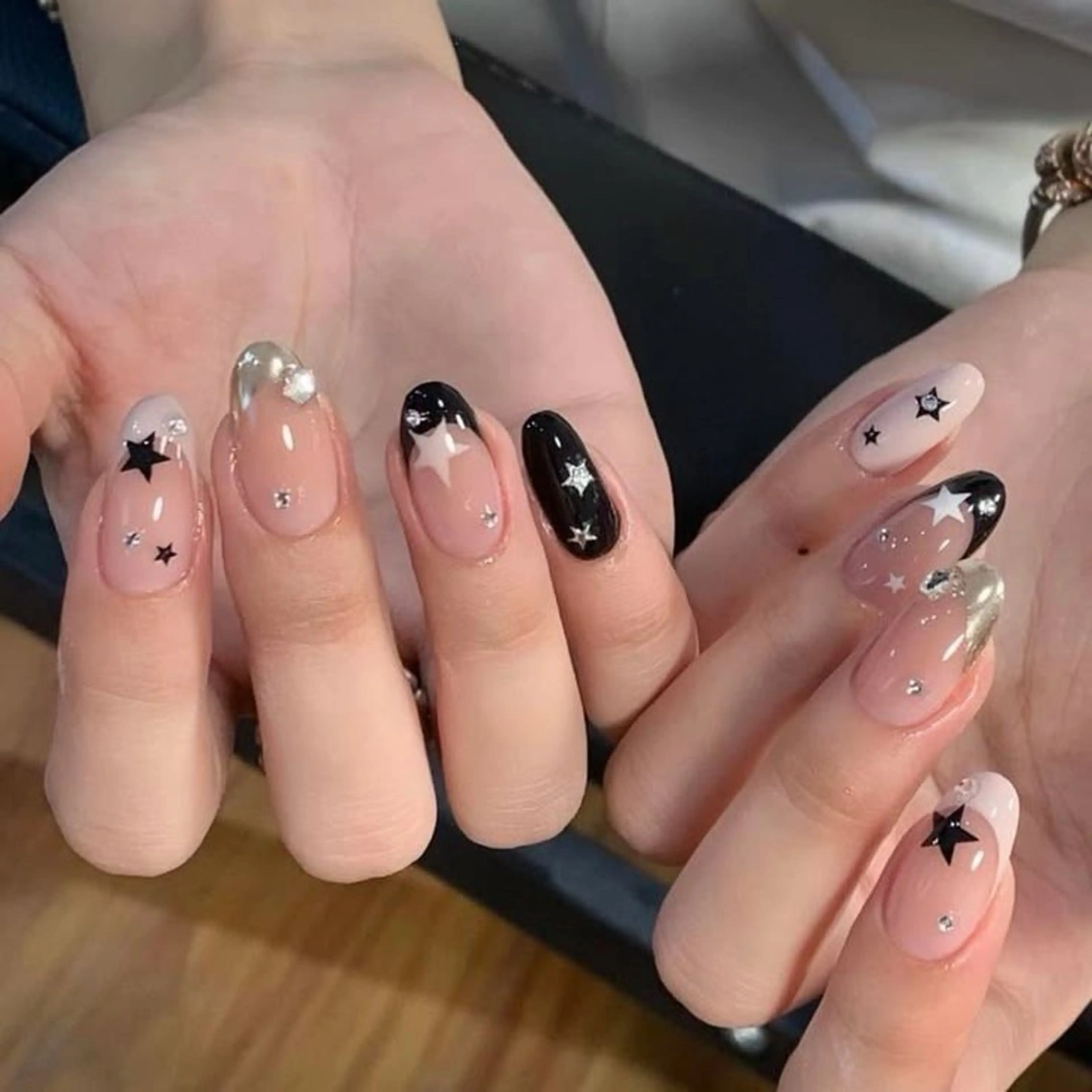 カラー グラデーションカラー ピンクカラー ハンドネイル AIN Nailのネイルデザイン
