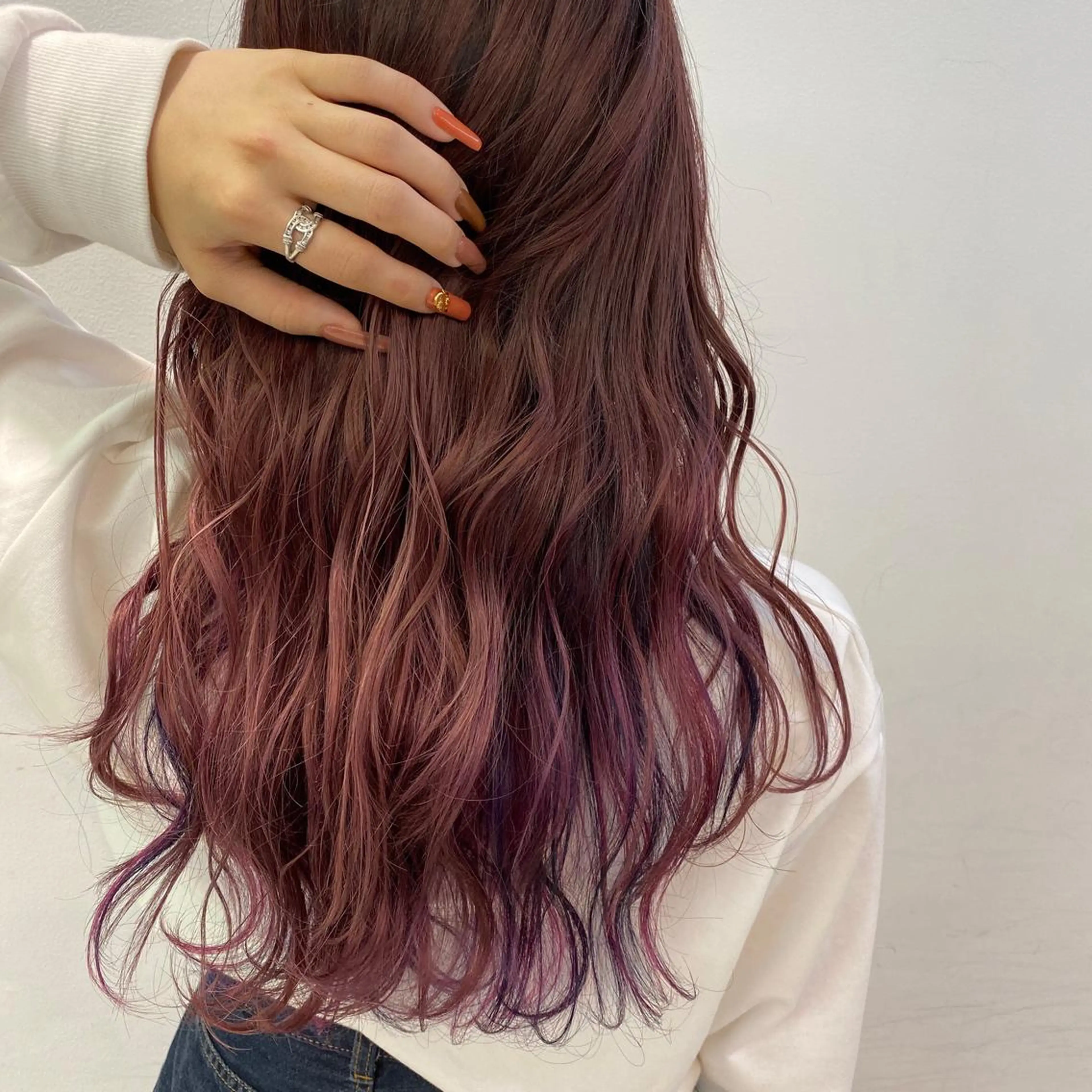 ロング カラー 渡邊 唯のヘアスタイル