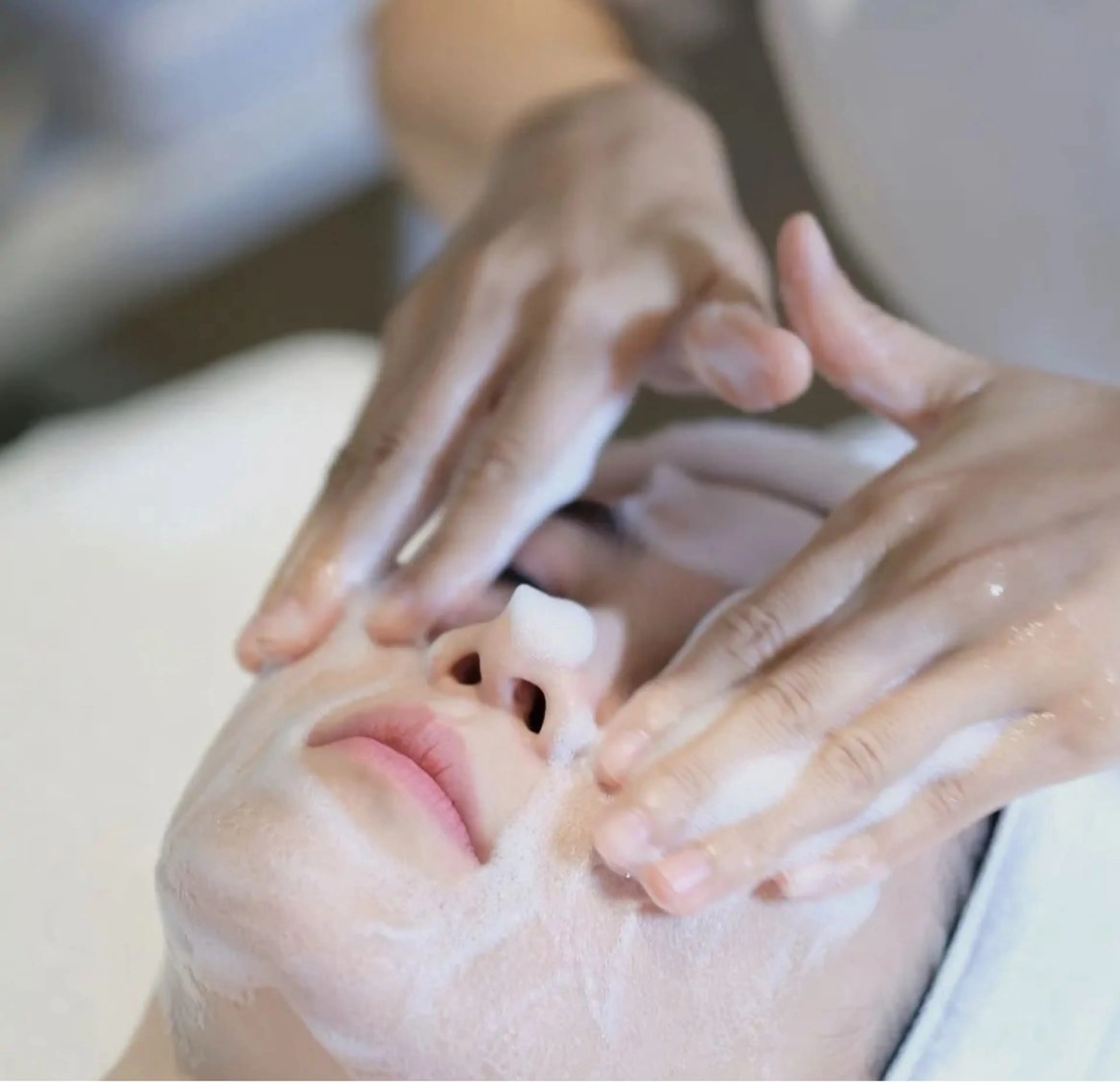 【毛穴&潤い補給】フェイシャルベーシックコース スチームを当てながらのクレンジングで普段落としきれない毛穴汚れを洗浄の写真