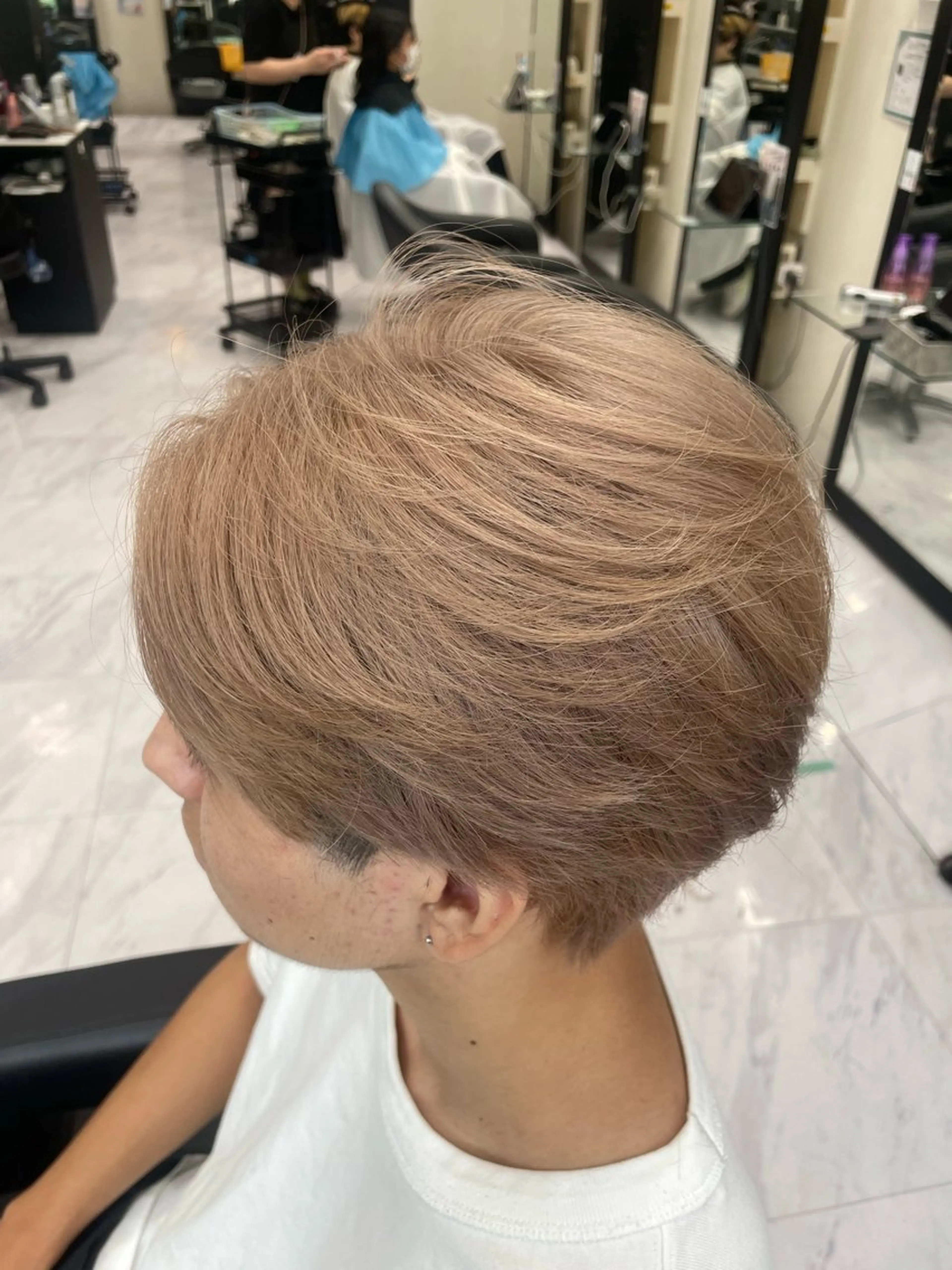 カラー メンズ ベージュカラー ミルクティーベージュ ヘアカラー トリートメント 🍒KUMAGAI 🍒のヘアスタイル