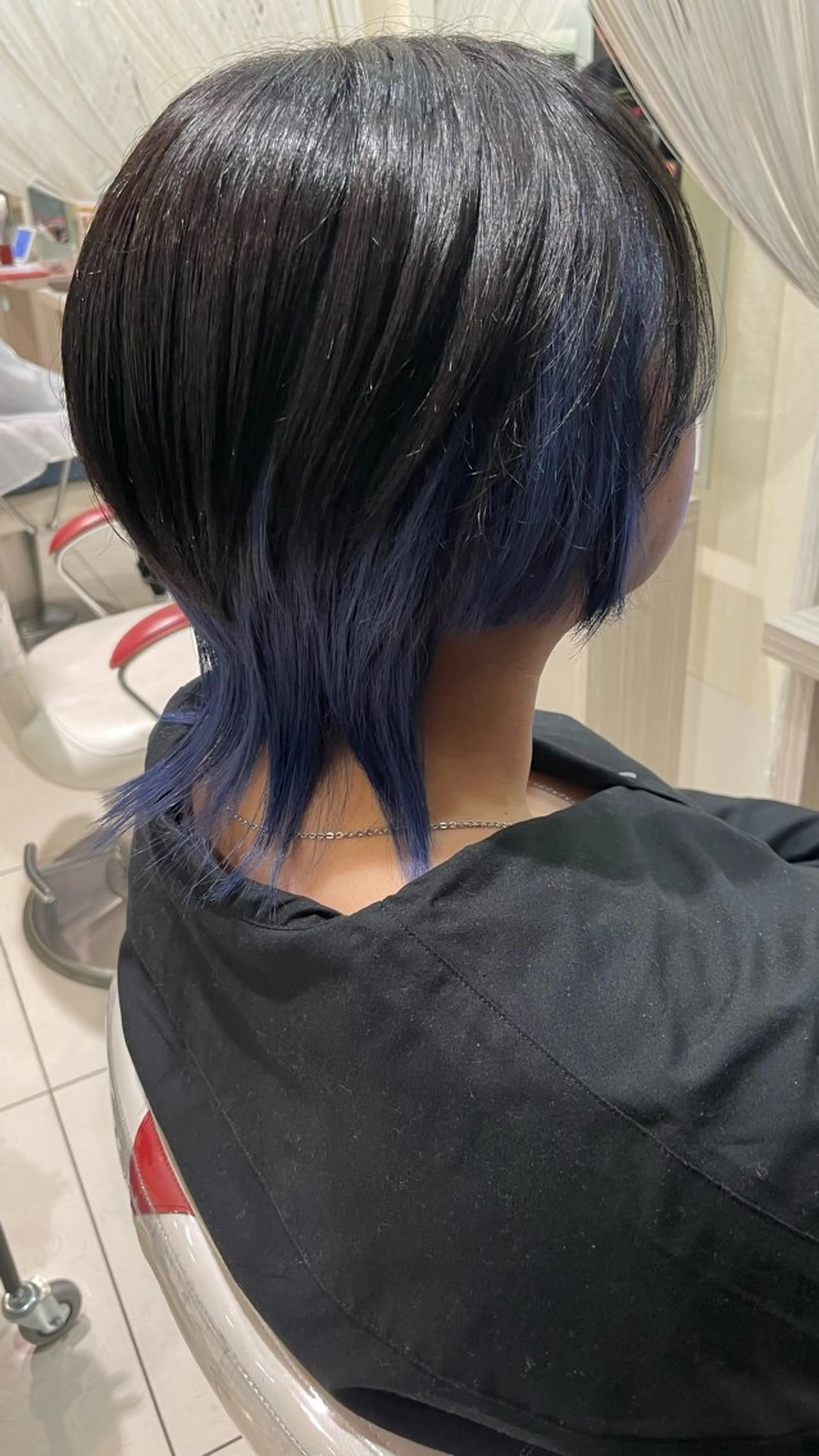 ミディアム カラー シルバー ウルフカット 🎨 SHIORI🥀のヘアスタイル