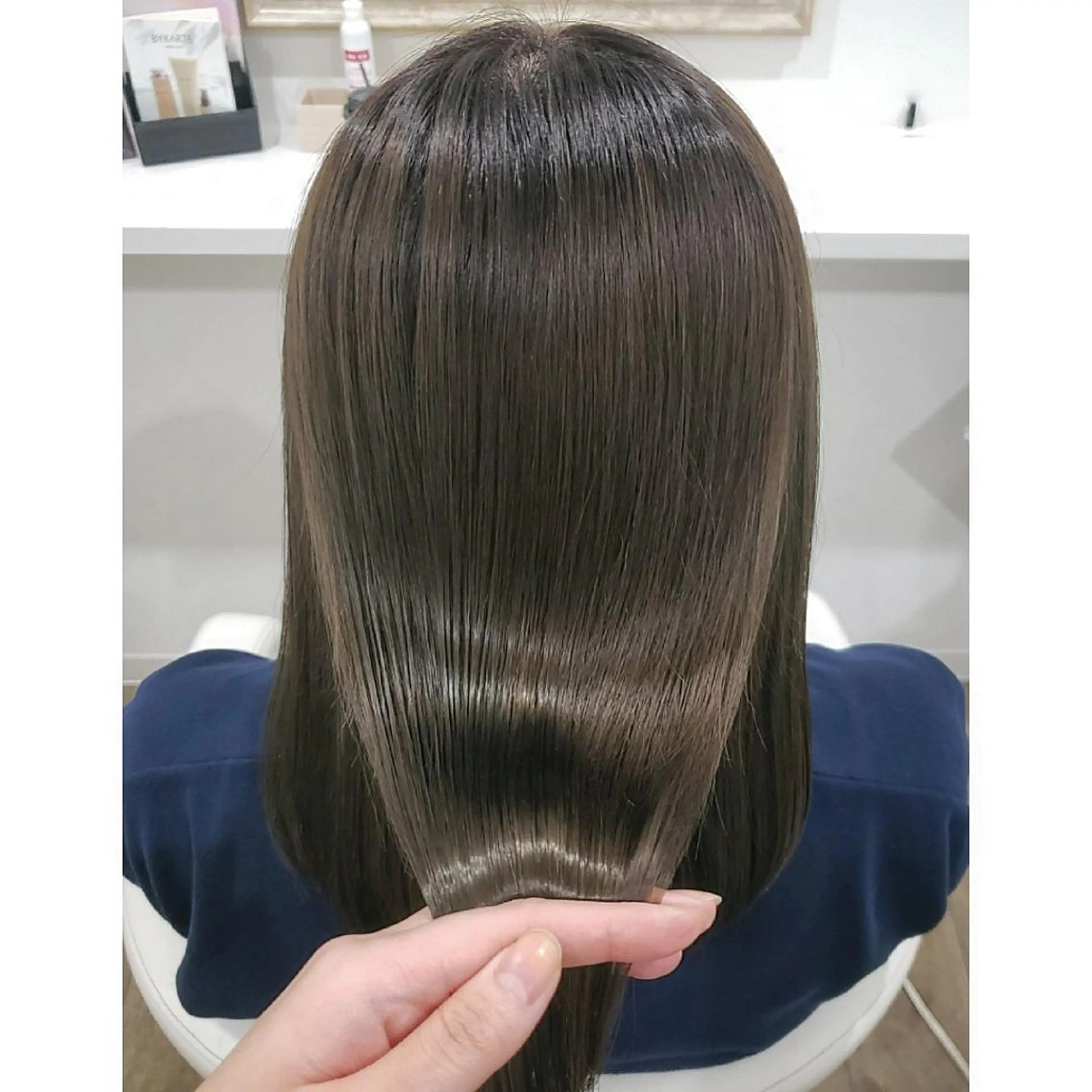 ミディアム カラー ヘアアレンジ ベージュカラー オリーブベージュ 髪質改善 縮毛矯正 トリートメント カット ヘアカラー 縮毛矯正 髪質改善サロン🍃 AIRI のヘアスタイル
