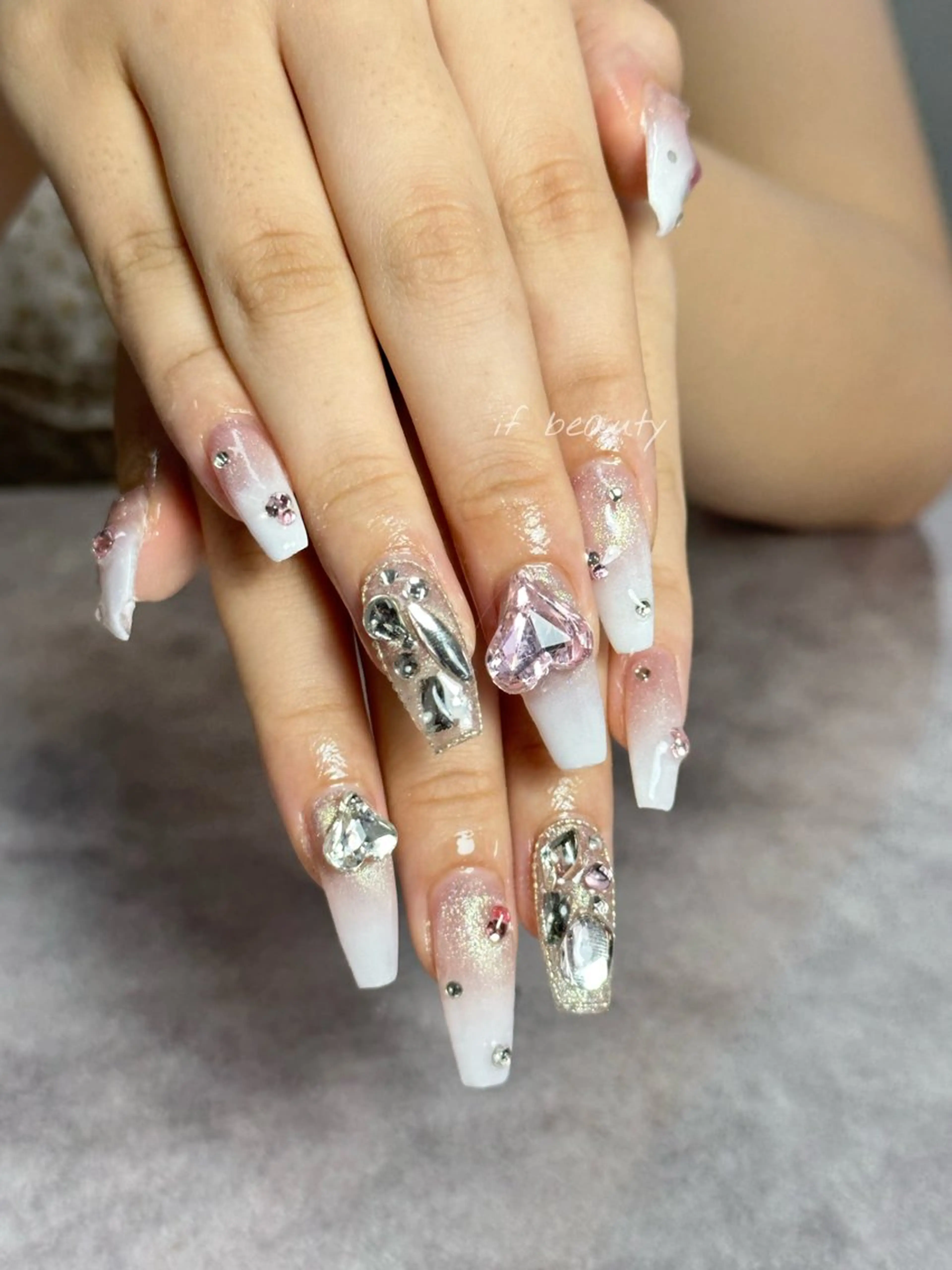 ネイル アートネイル ジェルネイル グラデーション パラジェル ワンホンネイル ハンドネイル if Hair＆Nail Salon所属・IKA /海外ネイル /個性派/ワンホンのネイルデザイン