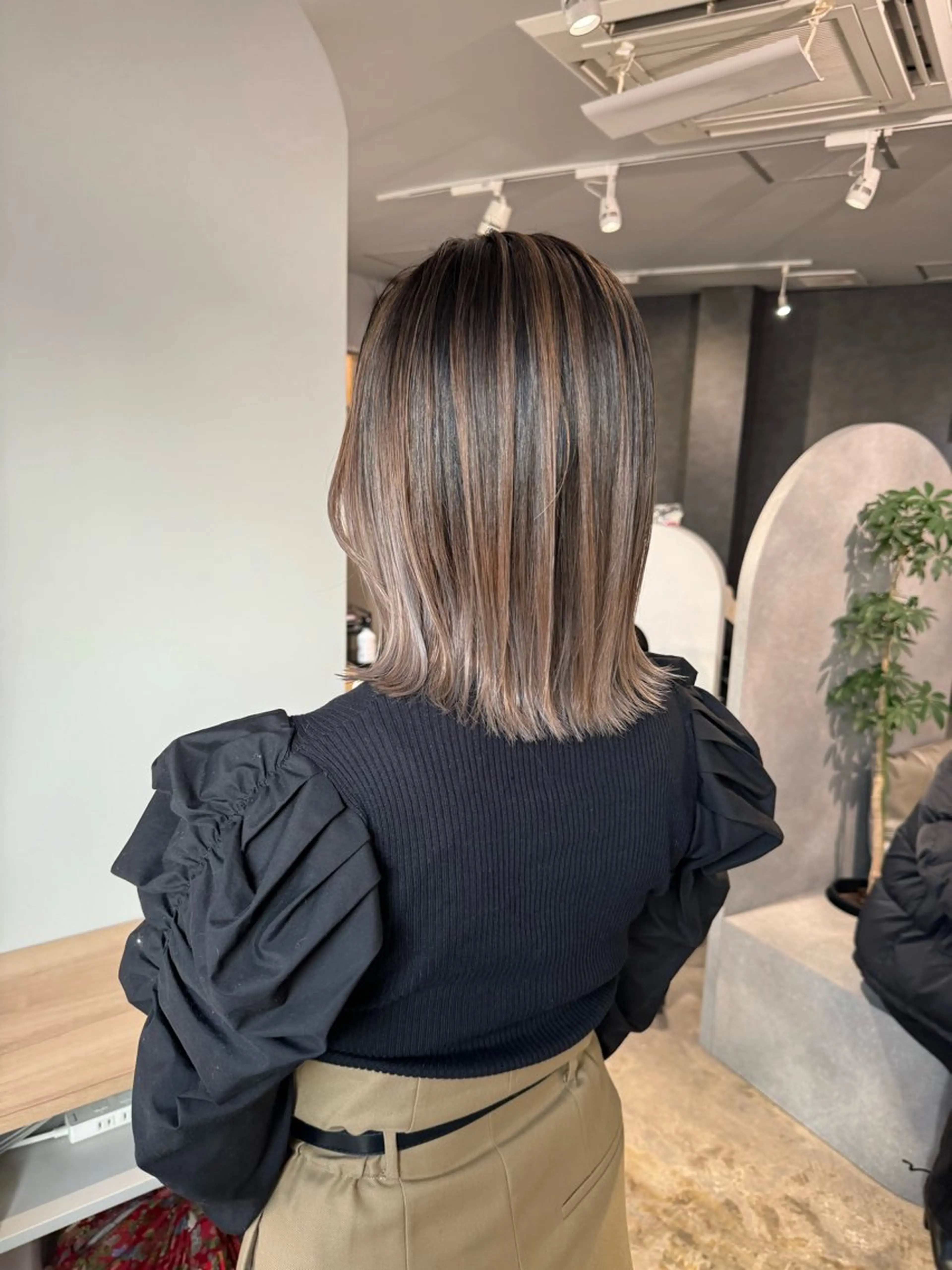 ミディアム 岸川 恭子のヘアスタイル