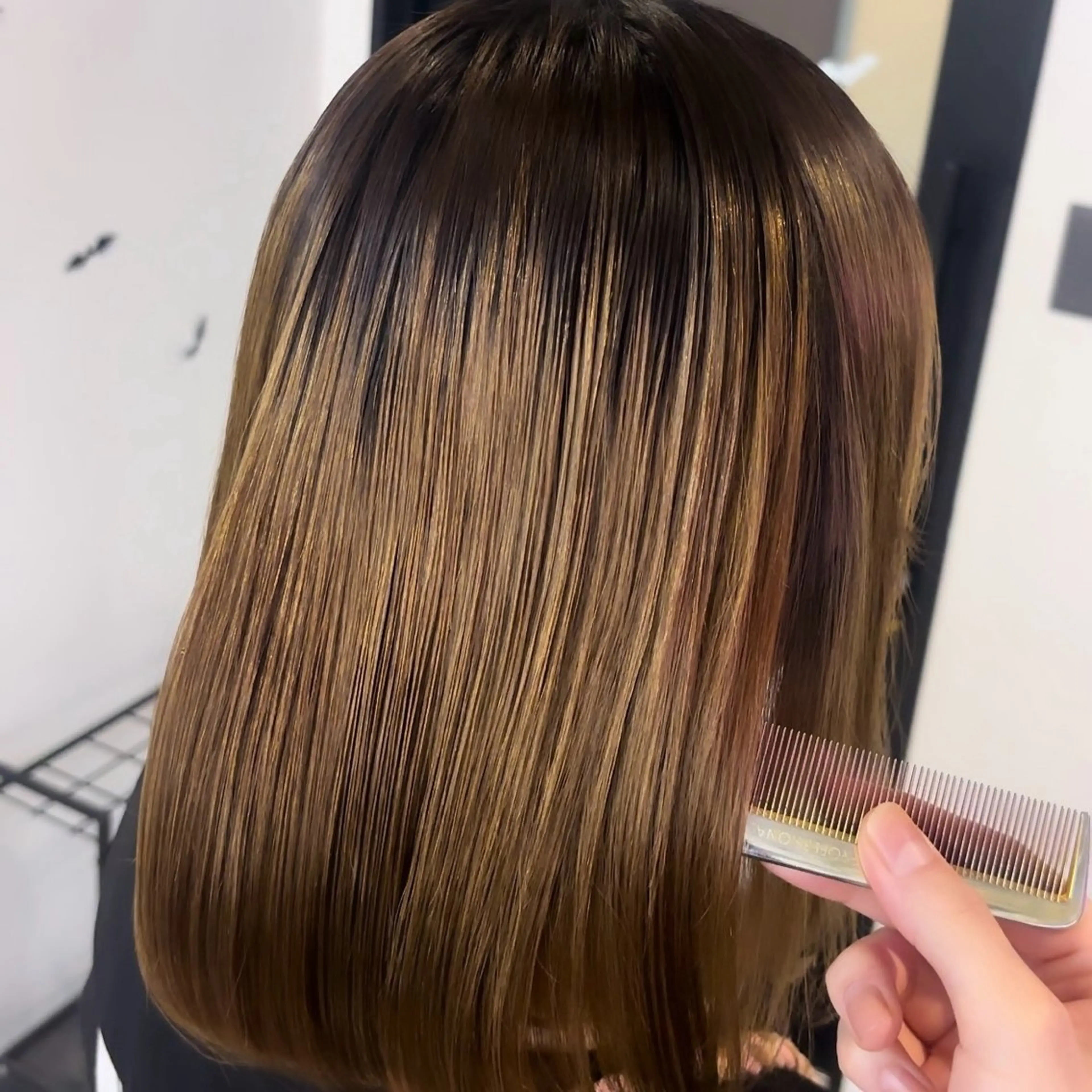ミディアム 縮毛矯正 Ren. 🦋デザインカラーのヘアスタイル