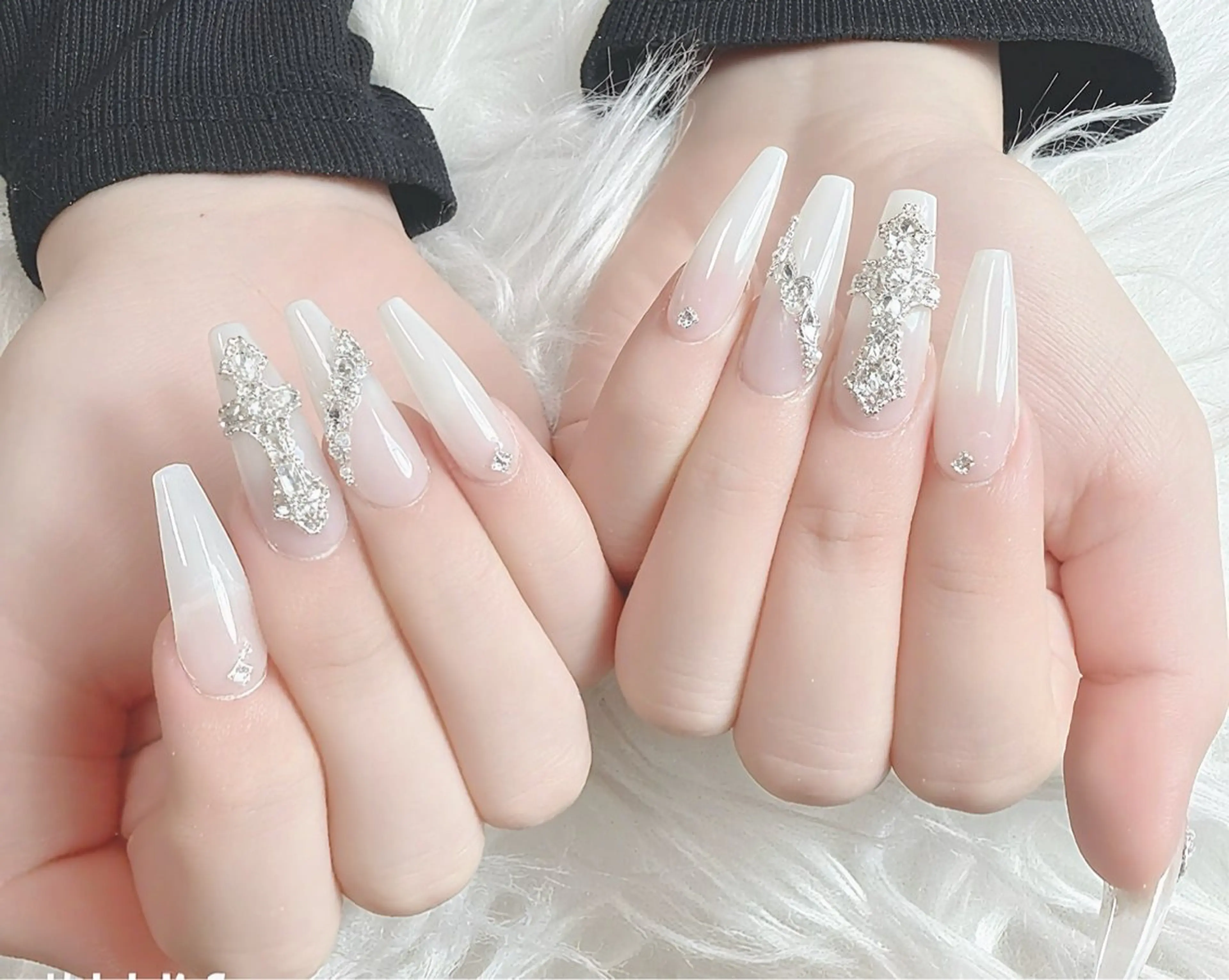ネイル キラキラネイル シンプルネイル 春ネイル ハンドネイル ハンドケア Gote Kawa nail salonのネイルデザイン