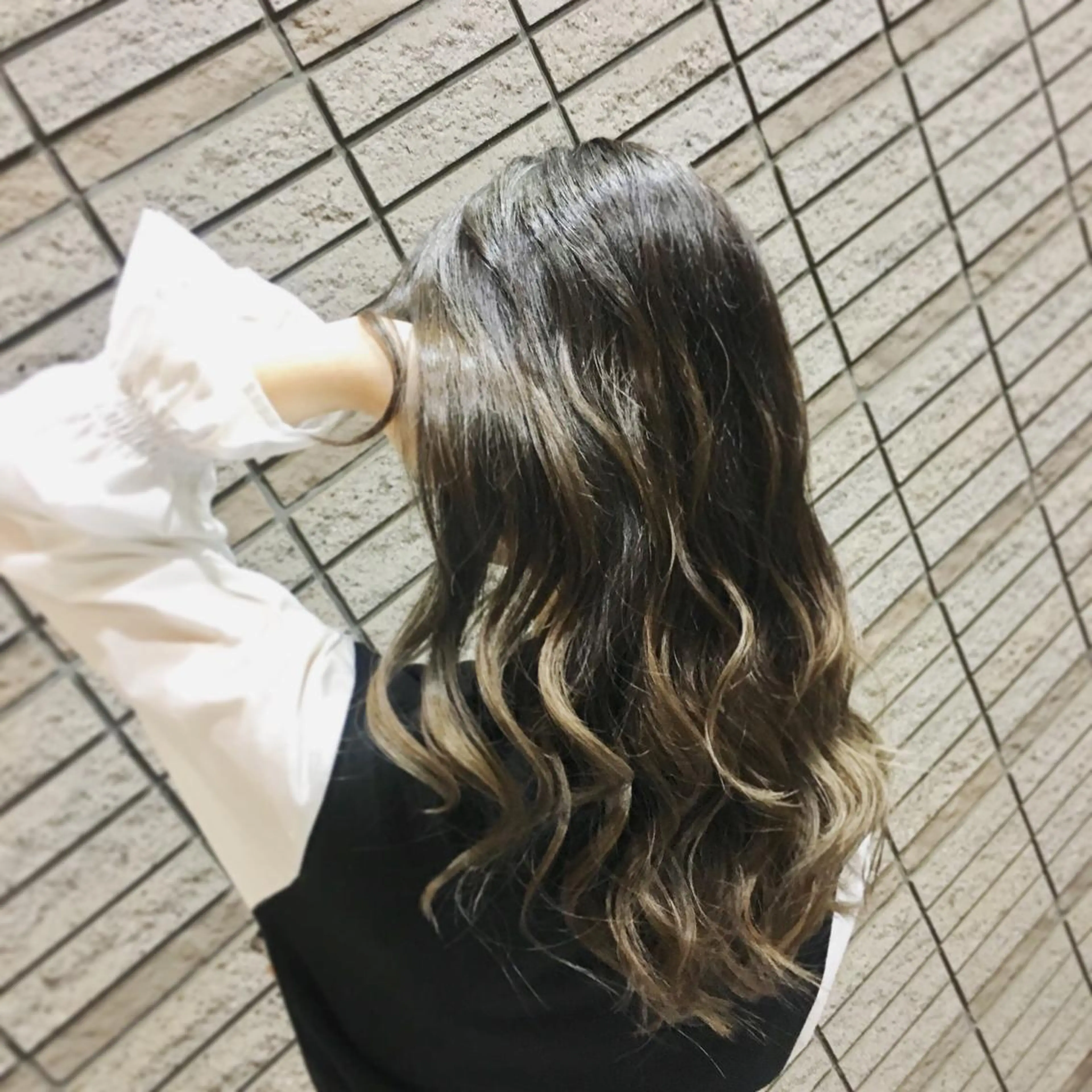 セミロング カラー バレイヤージュ グレージュ レイヤーカット カット ヘアカラー ブリーチ/バレイヤ ージュ川端裕司のヘアスタイル
