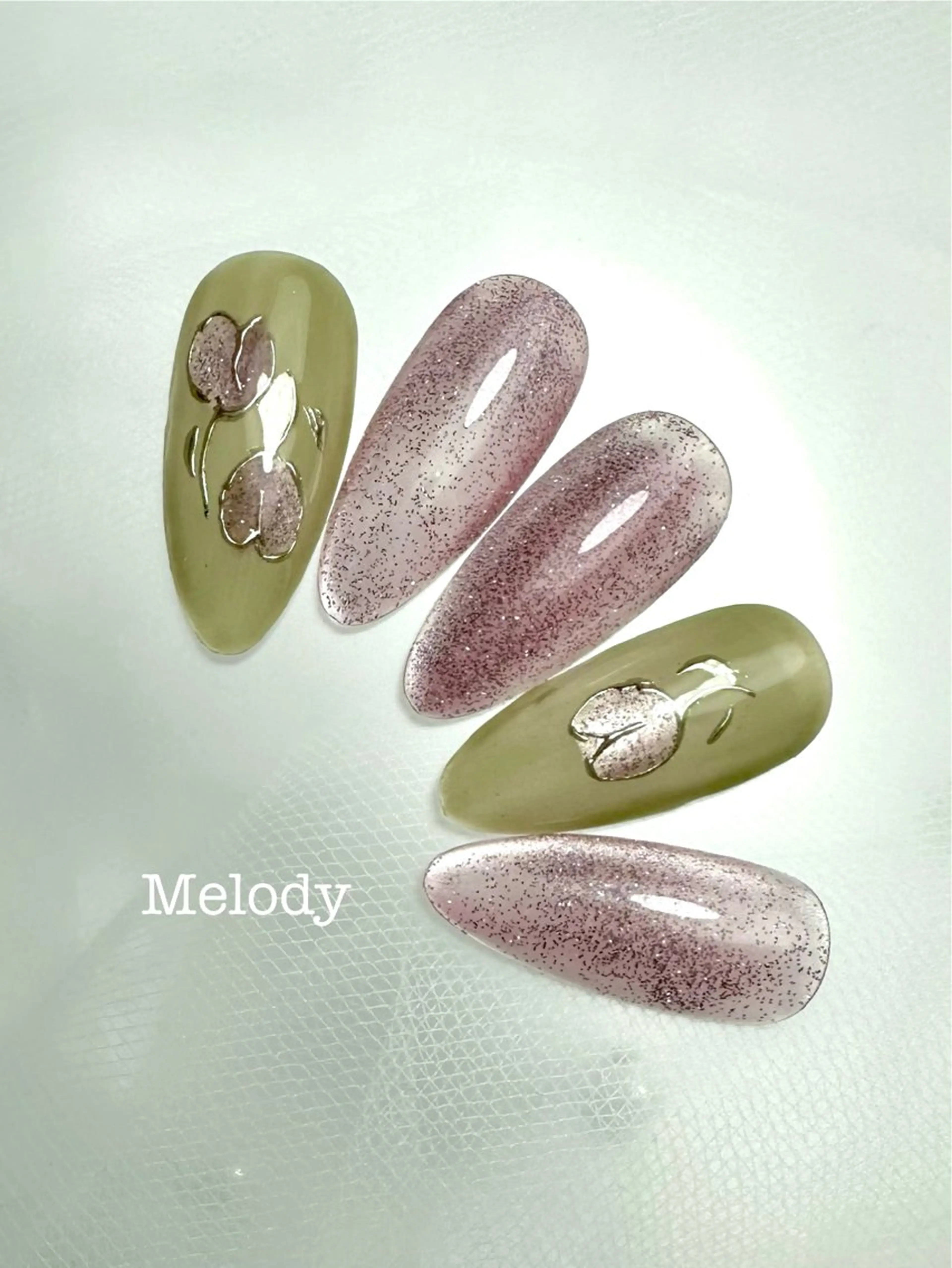 シンプルnailにおすすめ【初回・2回目同価格】４月キャンペーンネイル① (マグネット×チューリップart)の写真