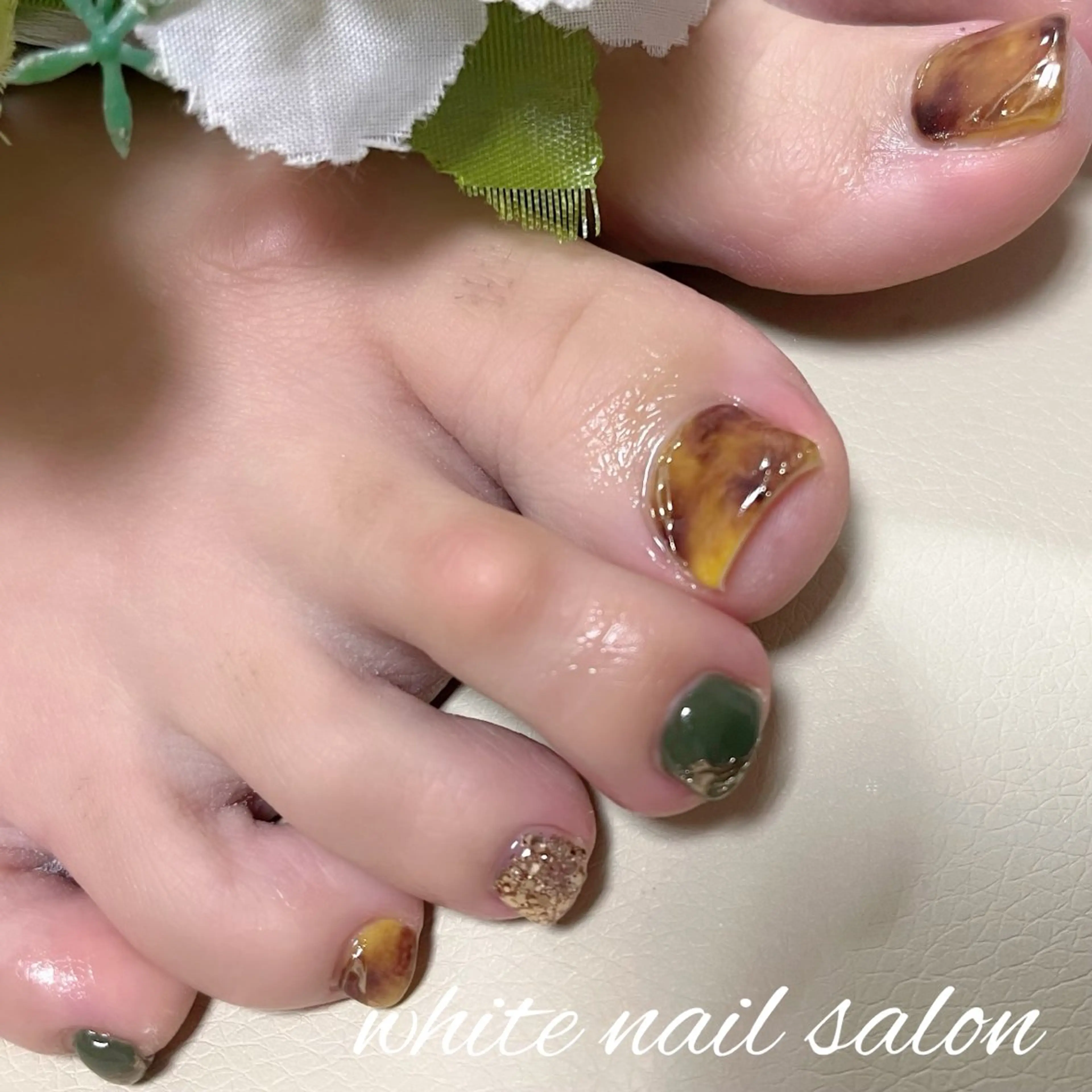 ネイル ラメ(グリッター) フットネイル white nail salonのネイルデザイン