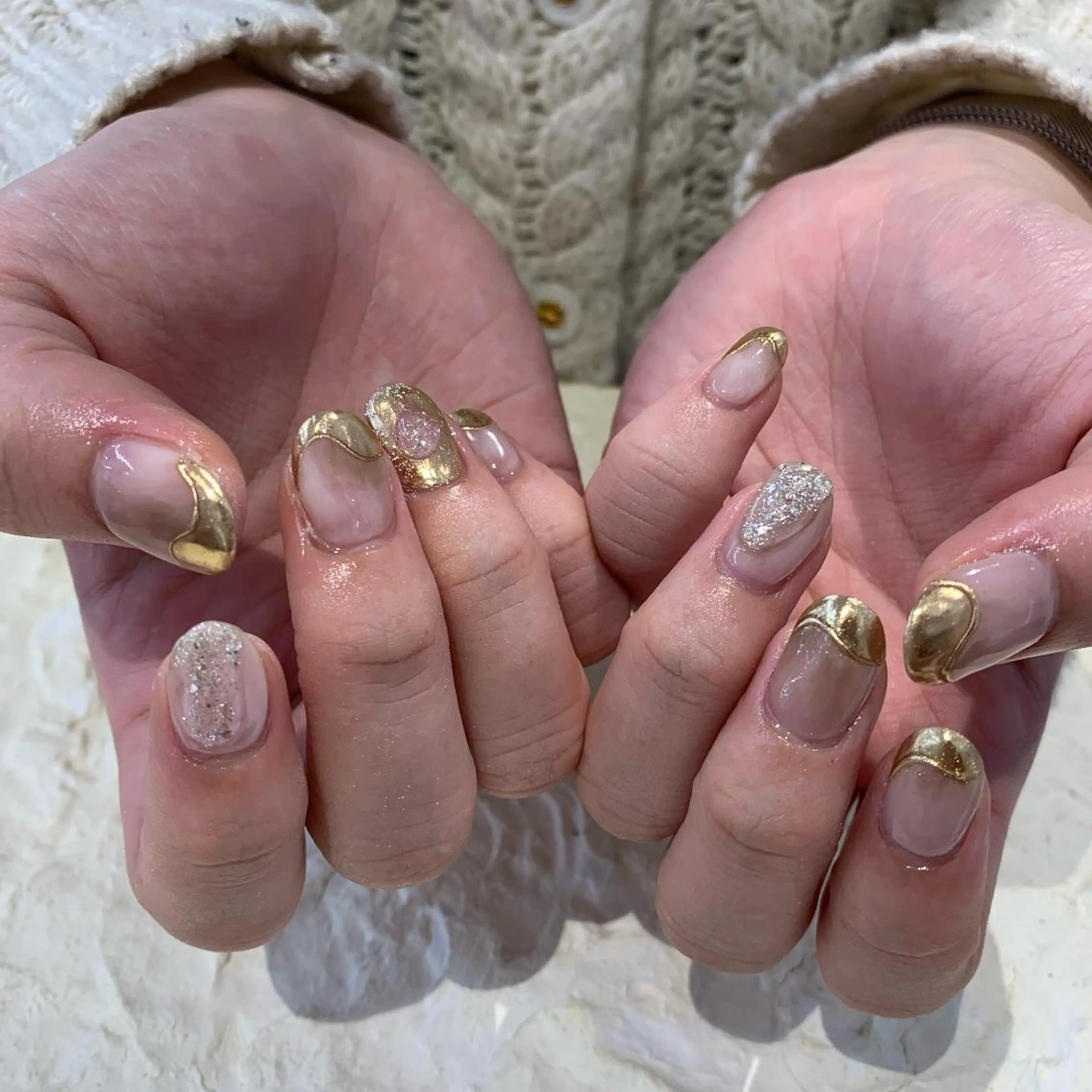 ネイル ホワイト マキノ ユイのネイルデザイン