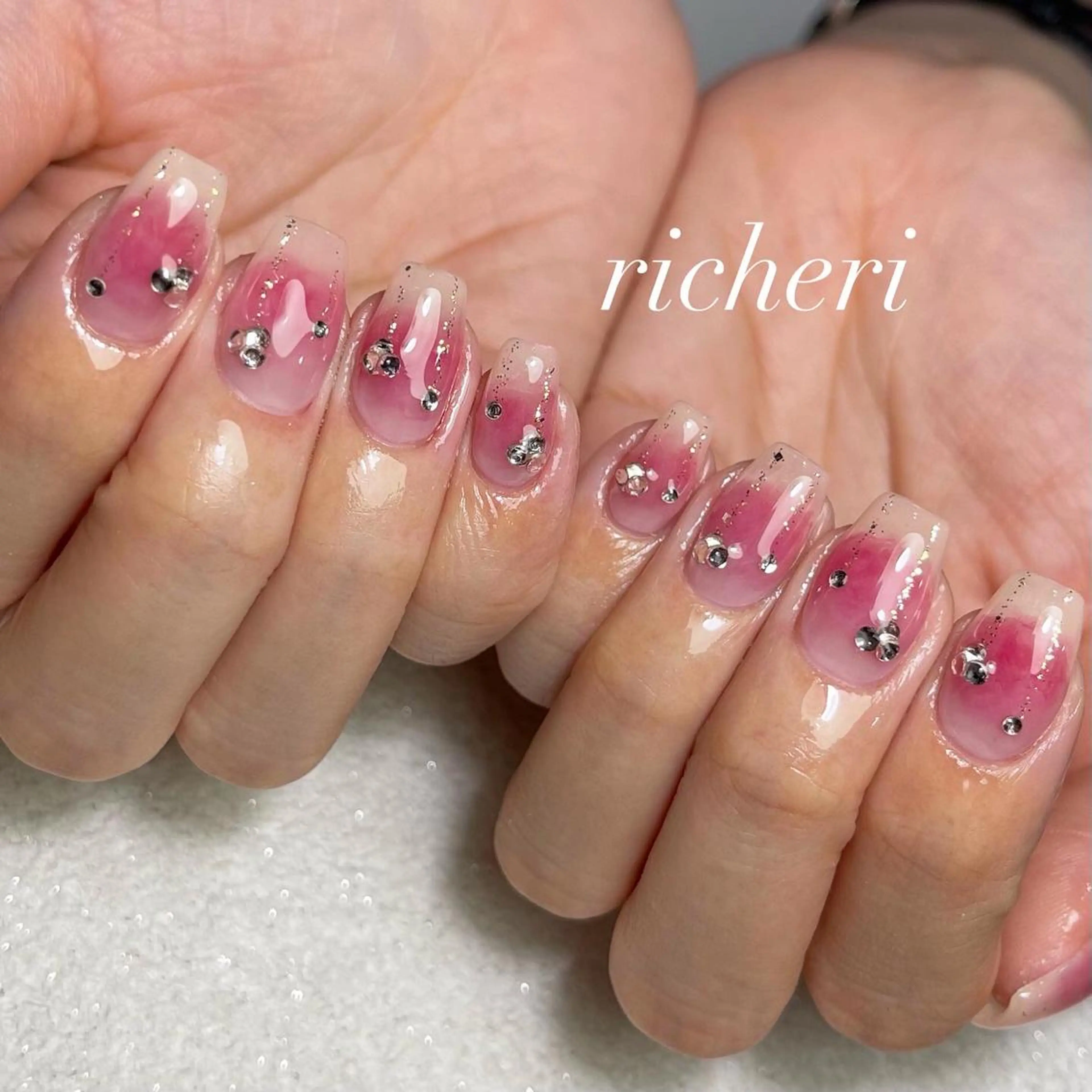 ミディアム ネイル 韓国風ヘア アートネイル フレンチネイル ジェルネイル ガラスフレンチ richeri beautyのエステ・リラクイメージ