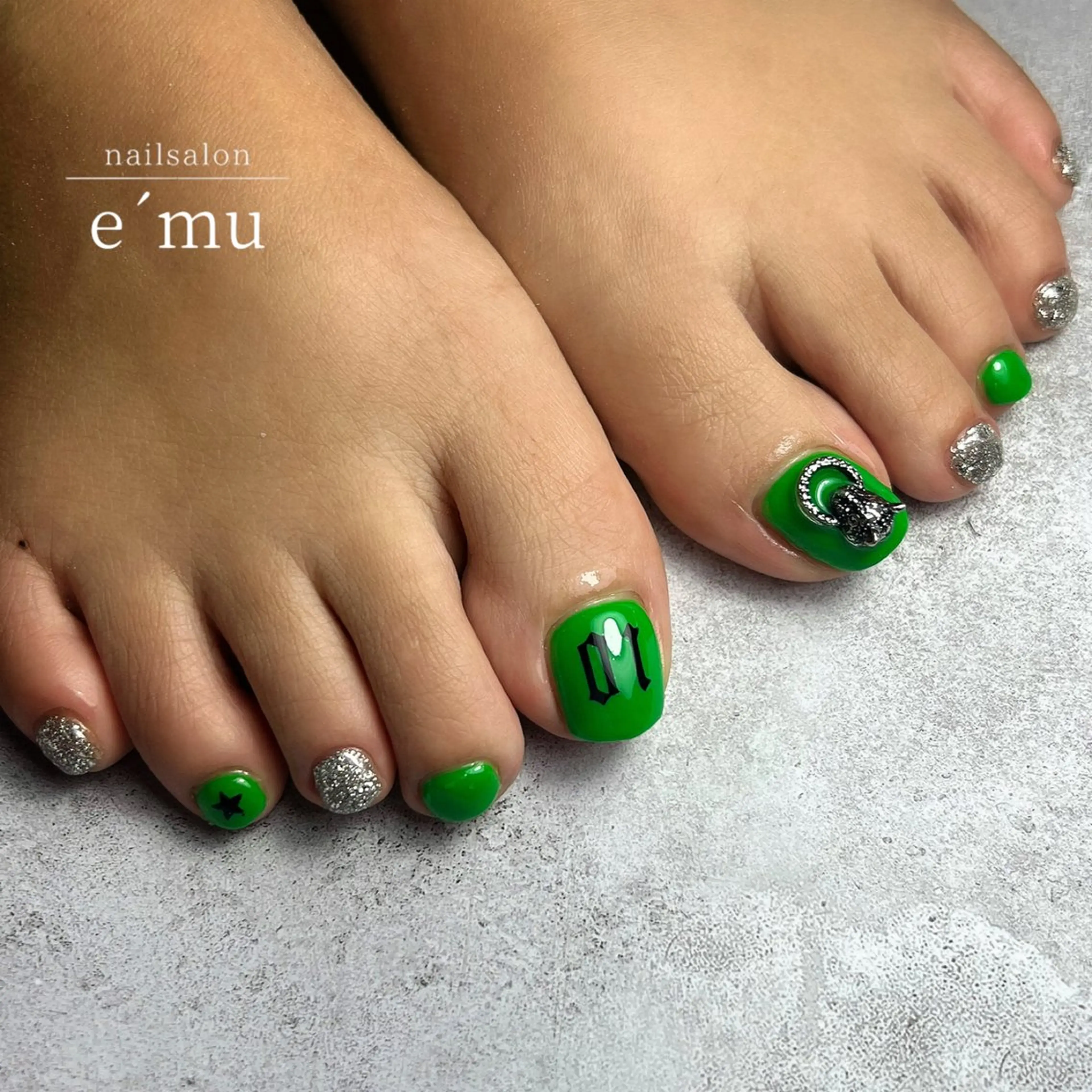 ネイル グリーン フットネイル nailsalon e´muのネイルデザイン