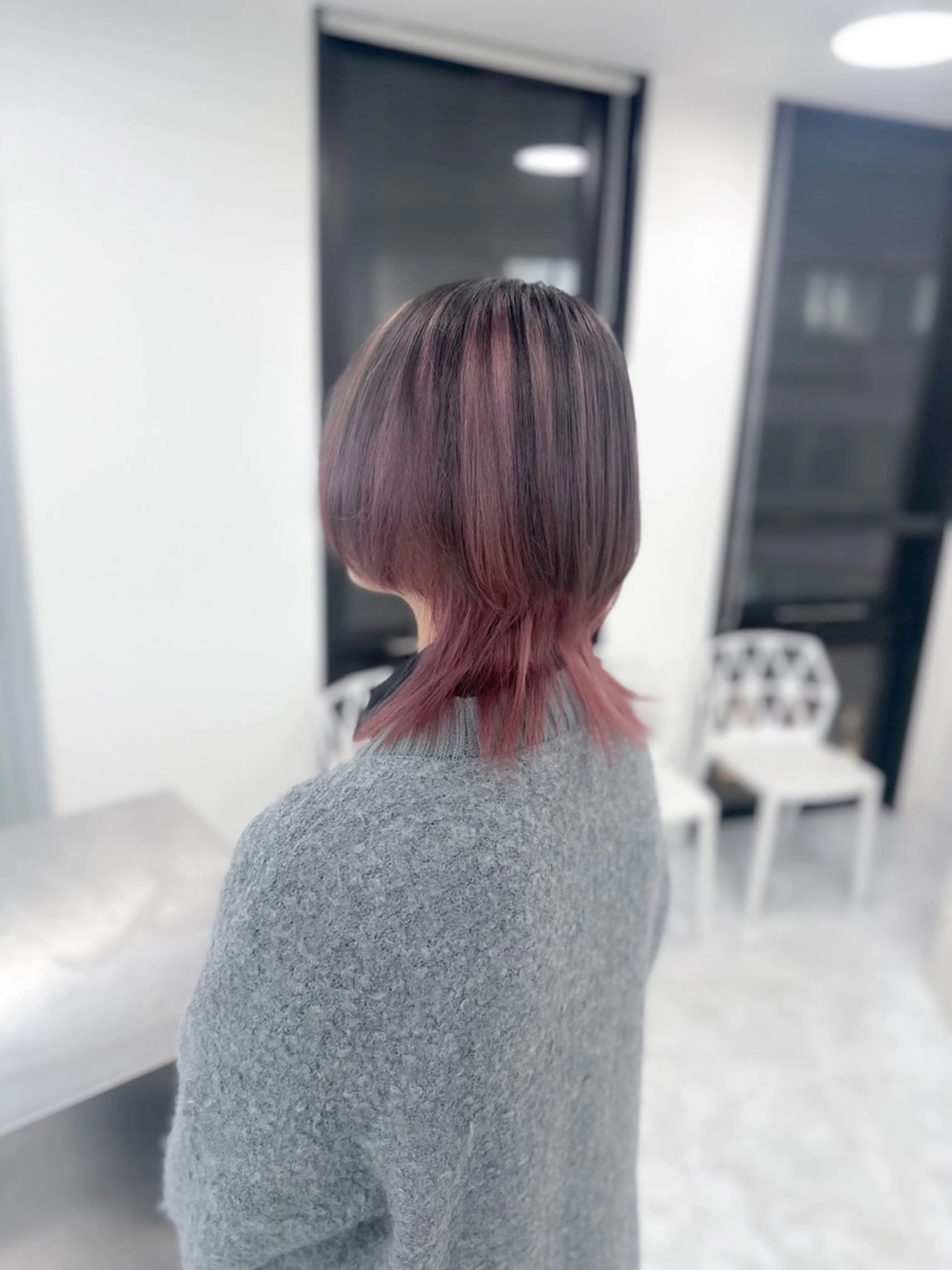 ミディアム カラー ウルフ&レイヤー特化 まとまる美髪矯正のヘアスタイル