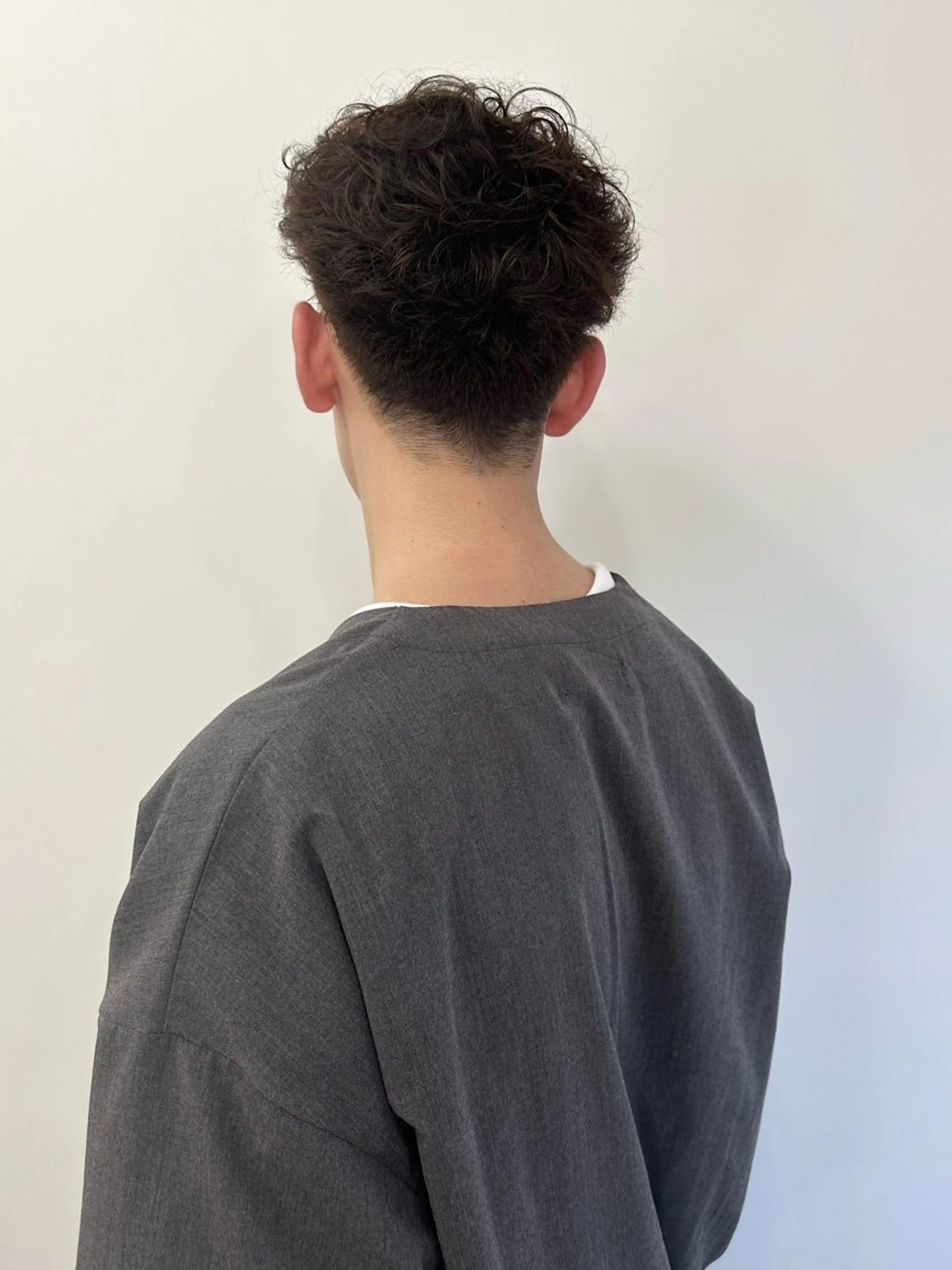 ショート メンズ メンズバレイヤージュ メンズブリーチ メンズハイライト メンズインナーカラー メンズ韓国風 カット パーマ 朝がラクになるパーマ トウバルタイキのヘアスタイル